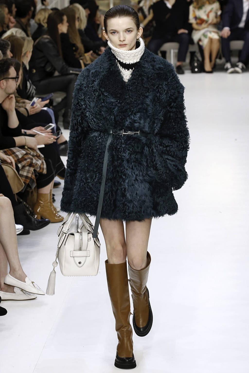 Fashion Week Milan Fall/Winter 2019 look 26 from the Tod's collection womenswear
