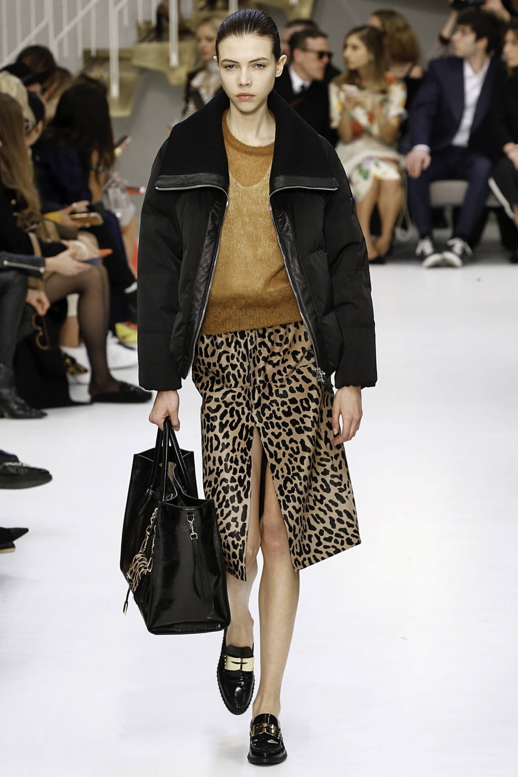 Fashion Week Milan Fall/Winter 2019 look 29 from the Tod's collection 女装