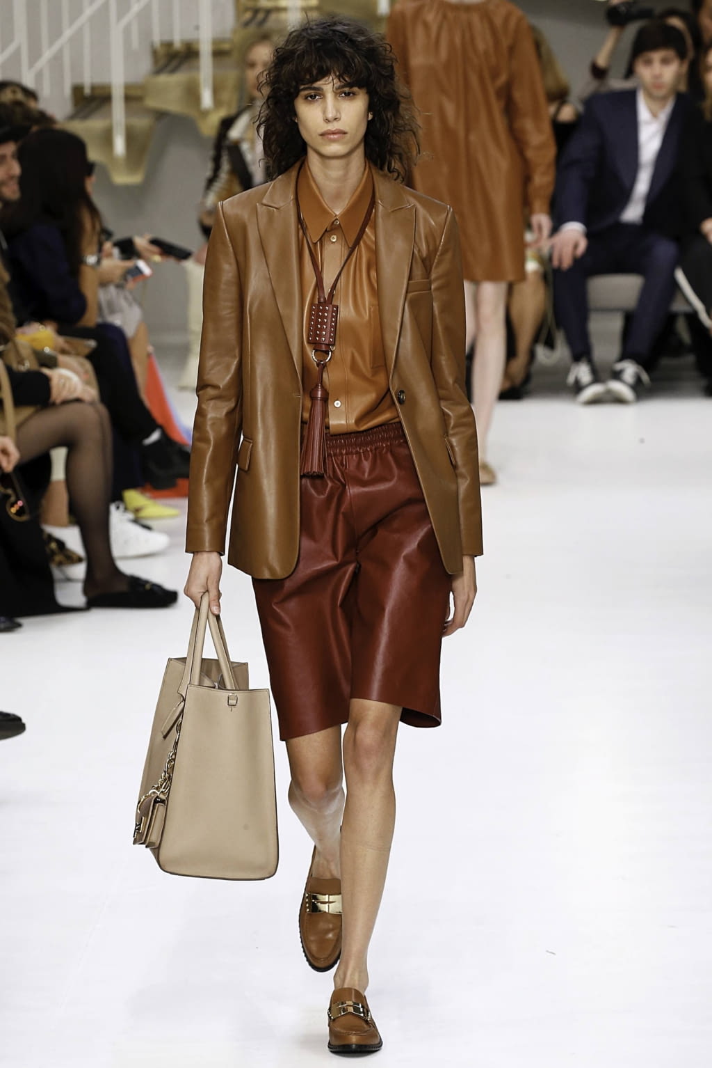 Fashion Week Milan Fall/Winter 2019 look 33 from the Tod's collection 女装