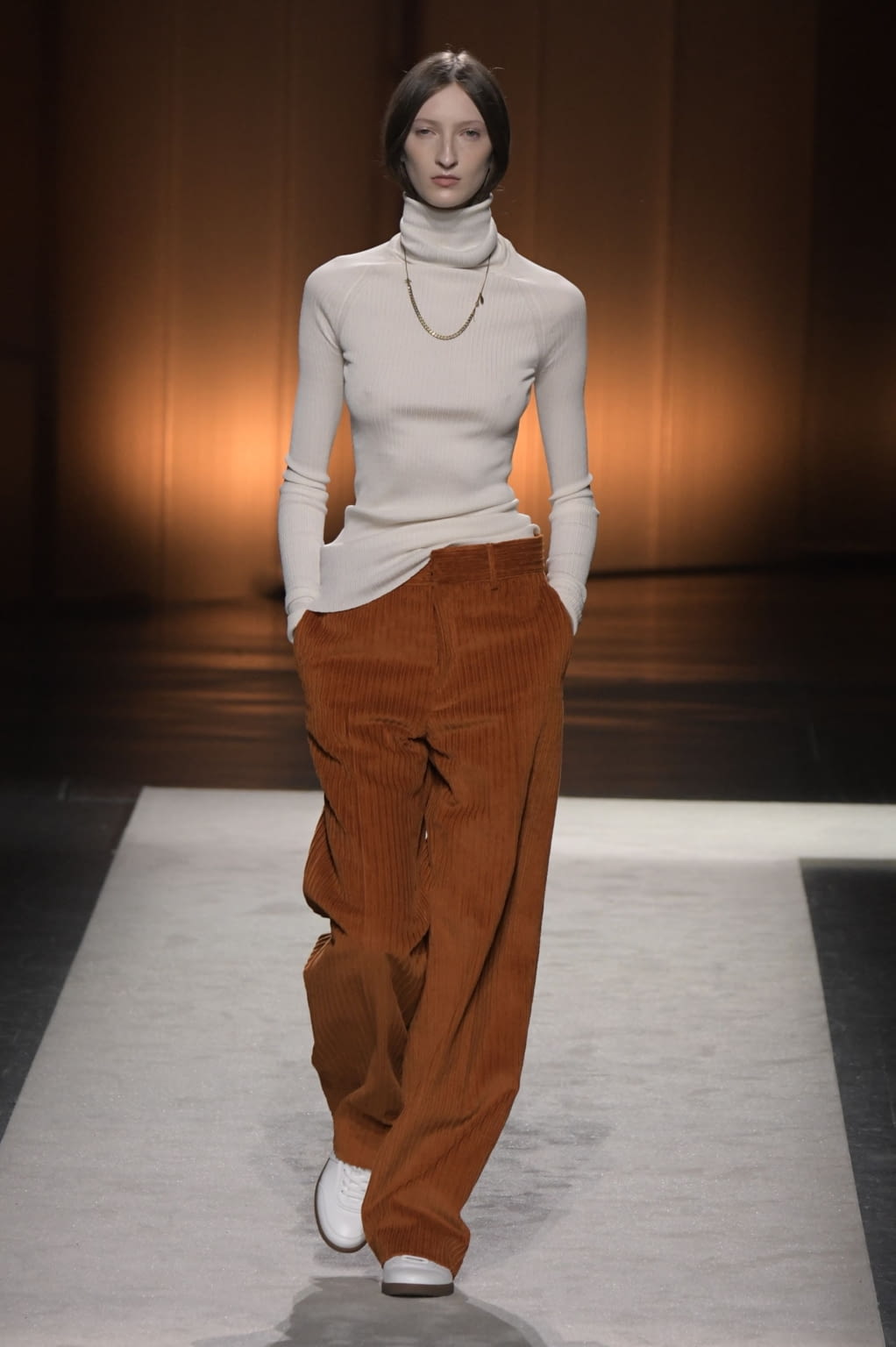 Fashion Week Milan Fall/Winter 2020 look 2 from the Tod's collection womenswear