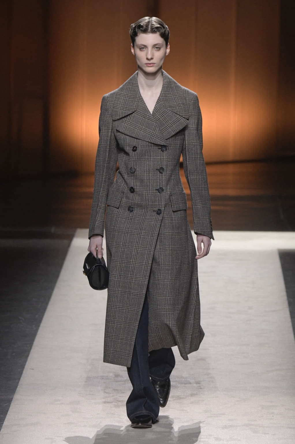 Fashion Week Milan Fall/Winter 2020 look 15 from the Tod's collection womenswear