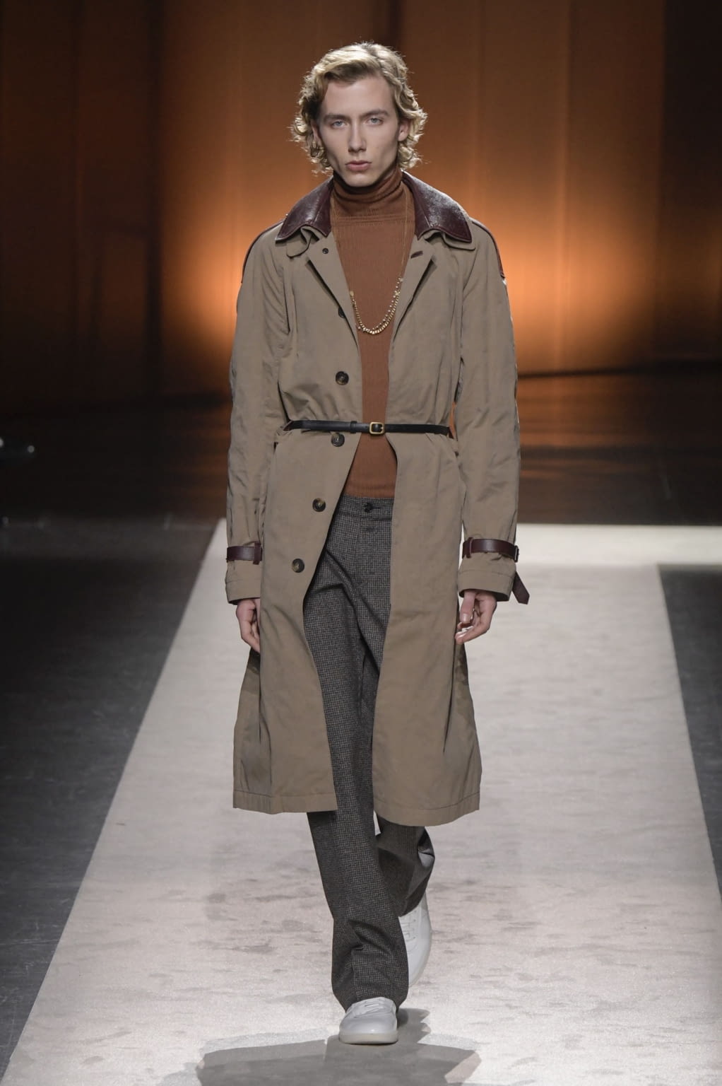 Fashion Week Milan Fall/Winter 2020 look 33 from the Tod's collection womenswear