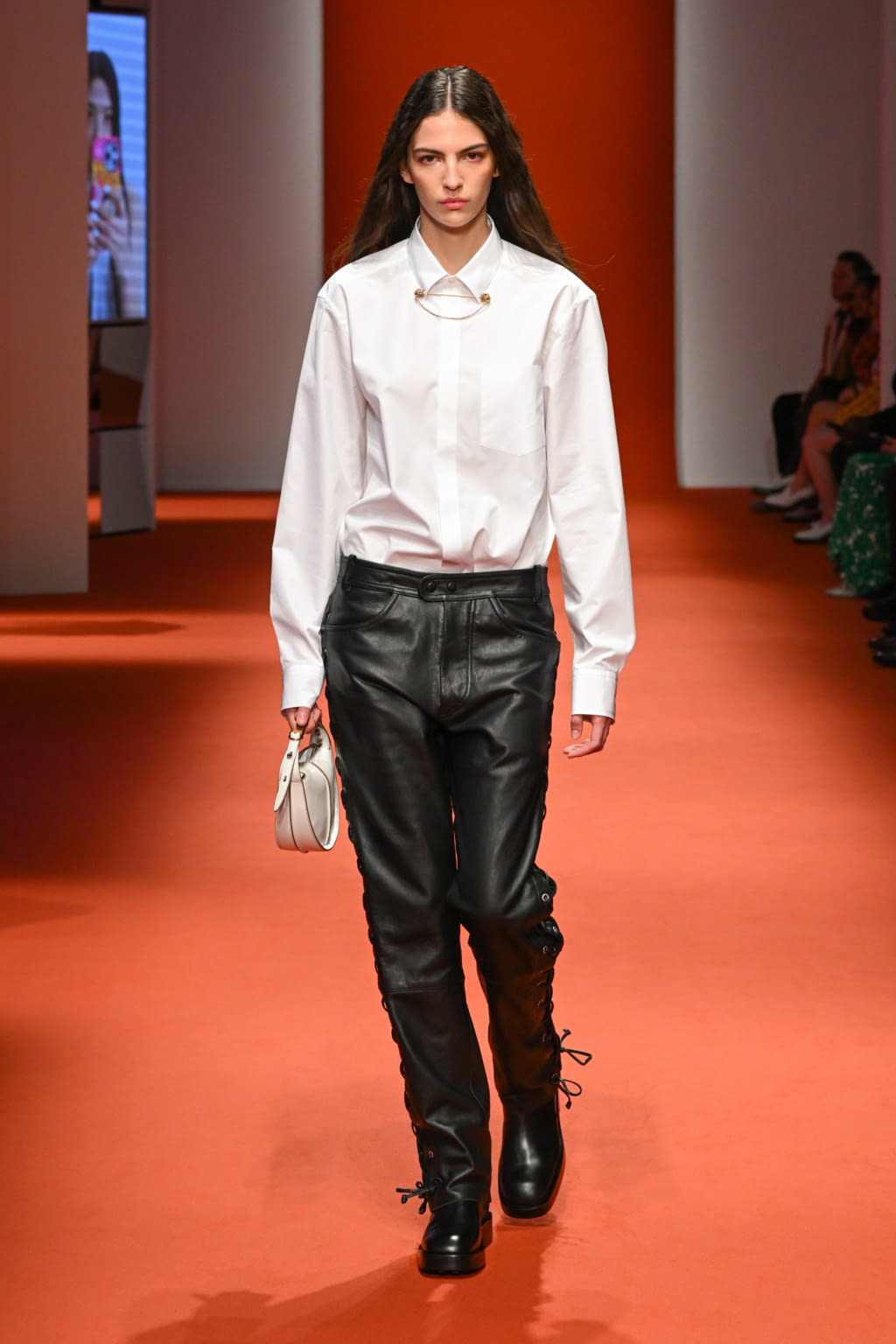 Fashion Week Milan Fall/Winter 2022 look 11 de la collection Tod's womenswear