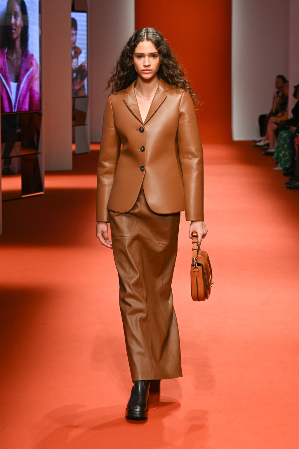 Fashion Week Milan Fall/Winter 2022 look 14 from the Tod's collection womenswear