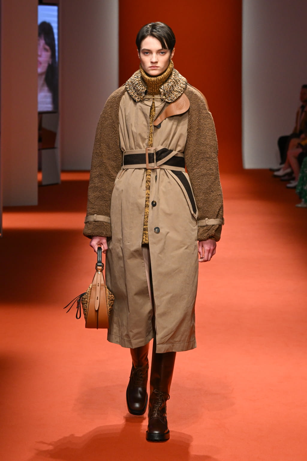 Fashion Week Milan Fall/Winter 2022 look 24 from the Tod's collection womenswear
