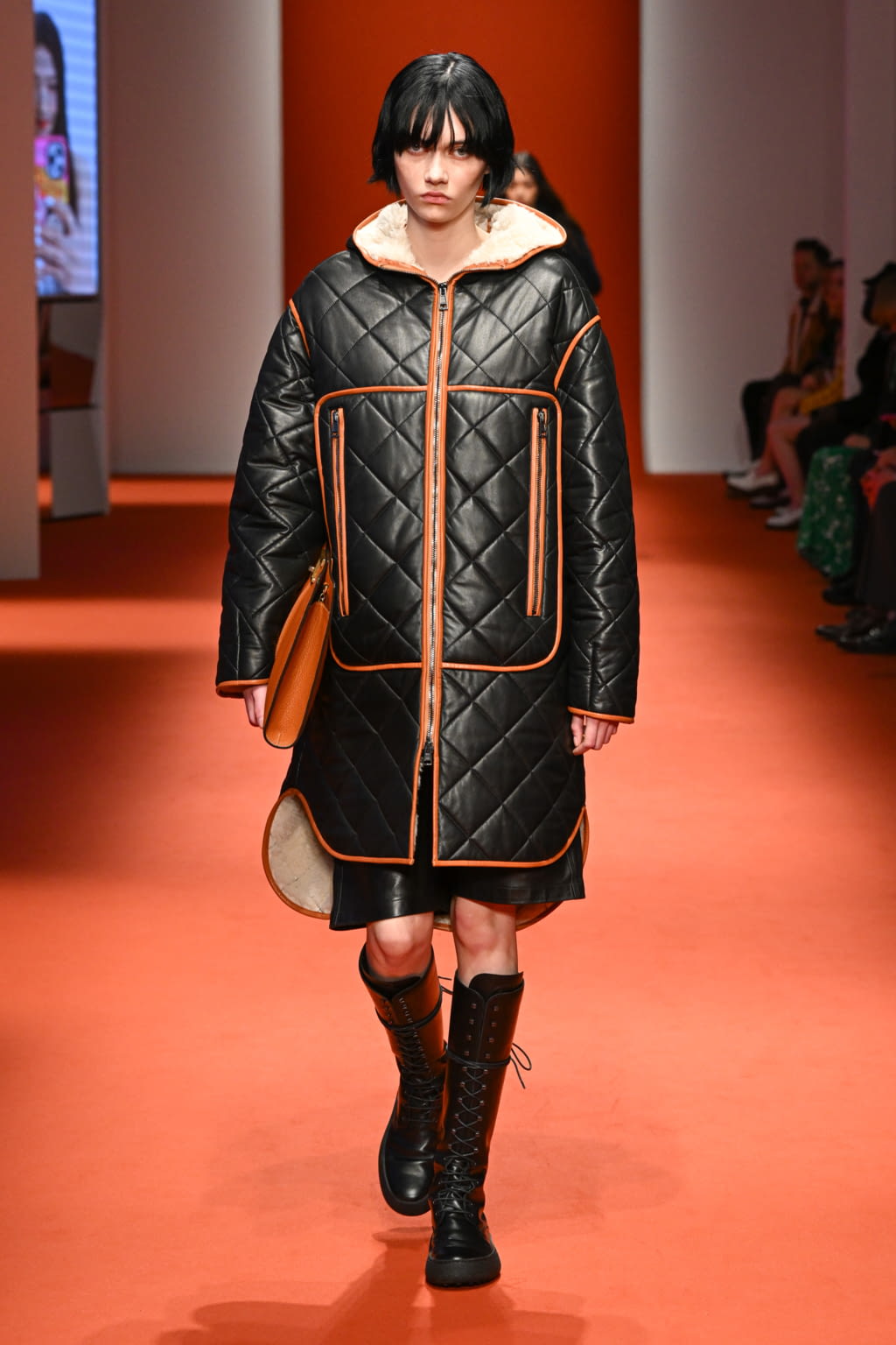 Fashion Week Milan Fall/Winter 2022 look 32 from the Tod's collection womenswear