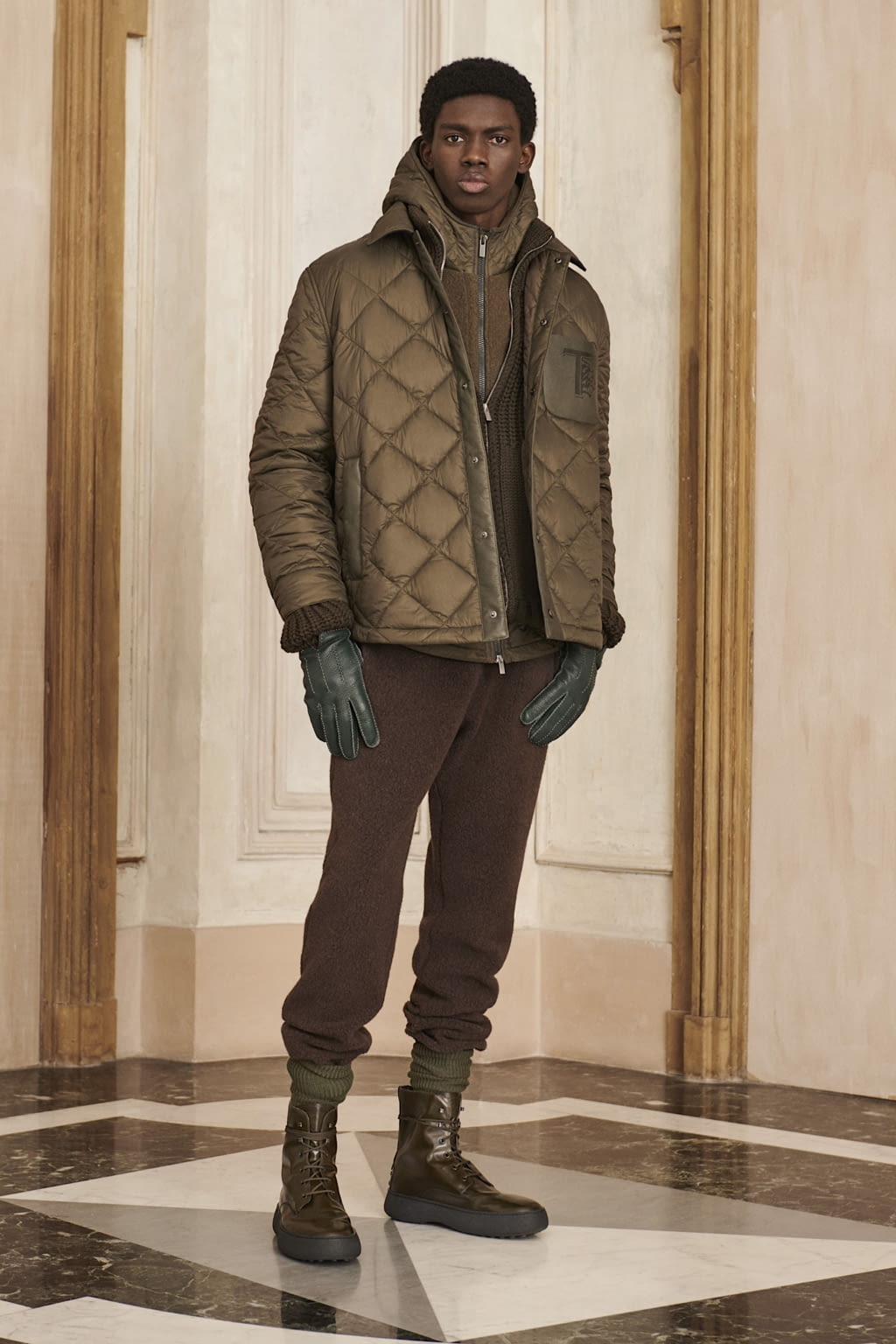 Fashion Week Milan Fall/Winter 2022 look 15 from the Tod's collection 男装