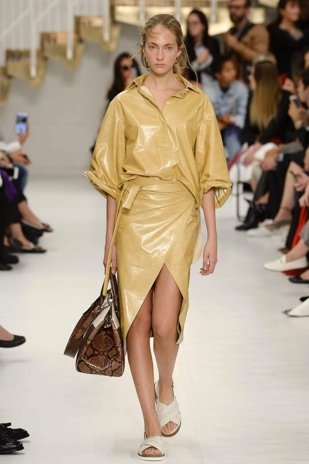 Fashion Week Milan Spring/Summer 2018 look 14 from the Tod's collection womenswear