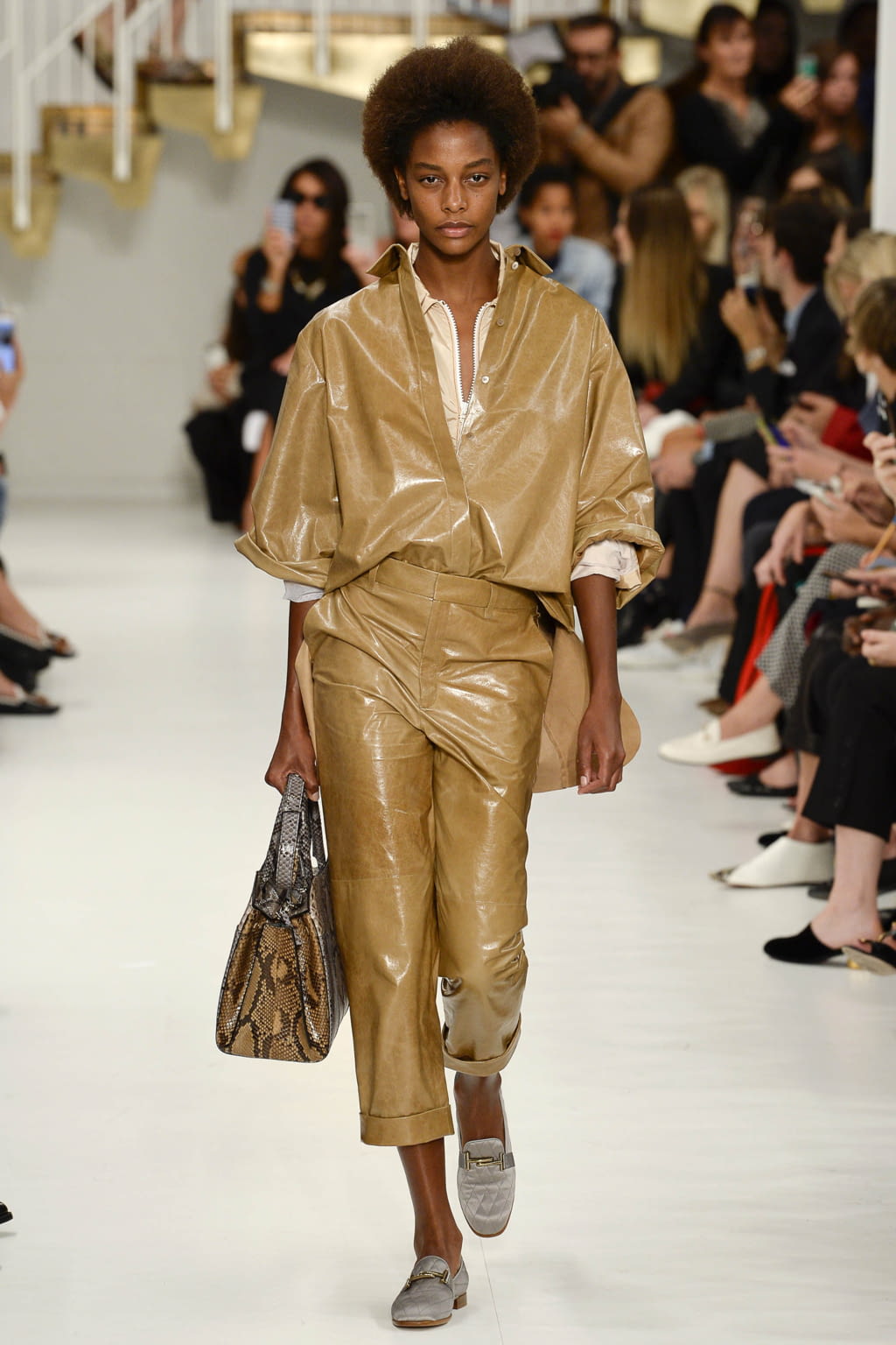 Fashion Week Milan Spring/Summer 2018 look 15 from the Tod's collection womenswear
