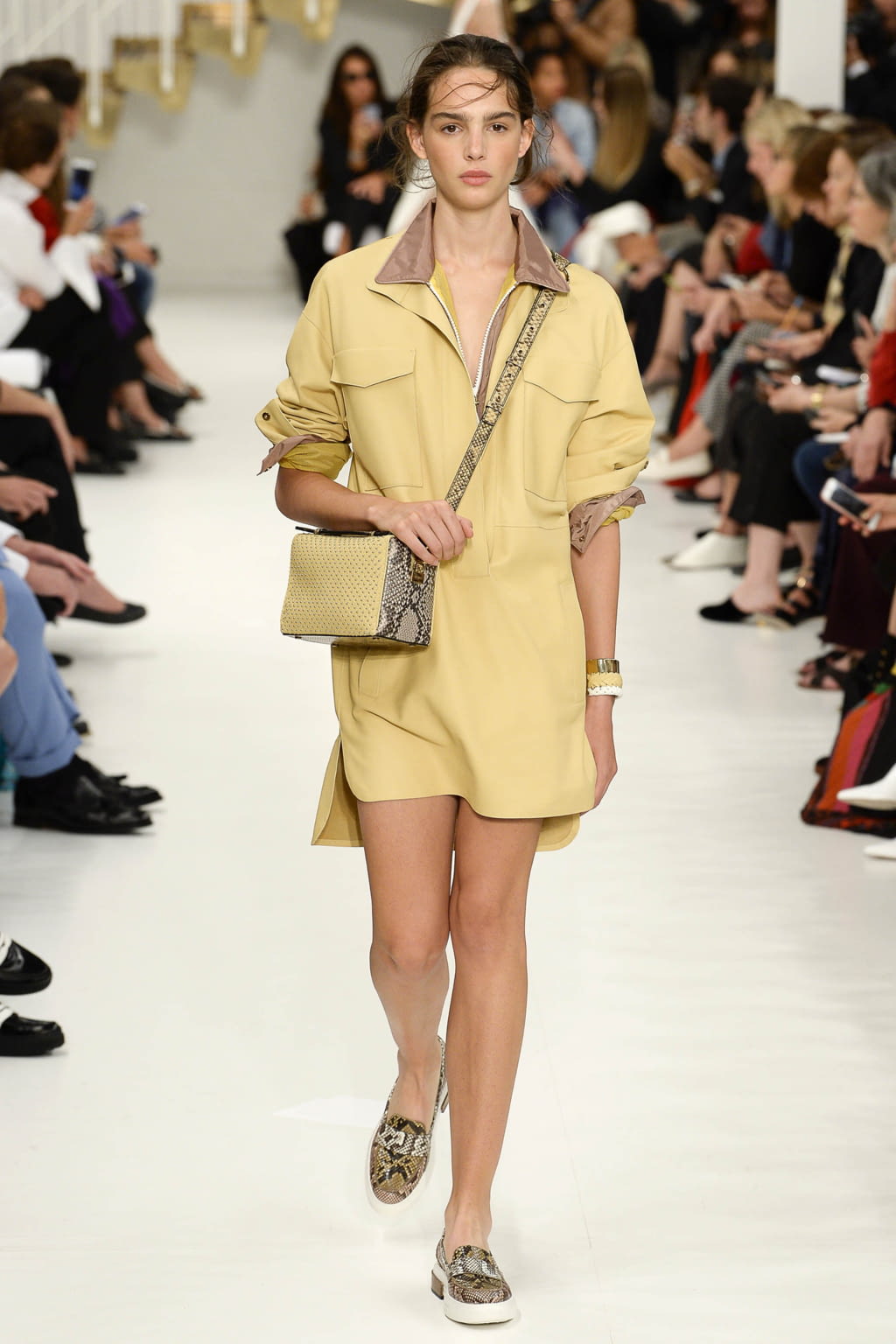 Fashion Week Milan Spring/Summer 2018 look 16 from the Tod's collection womenswear