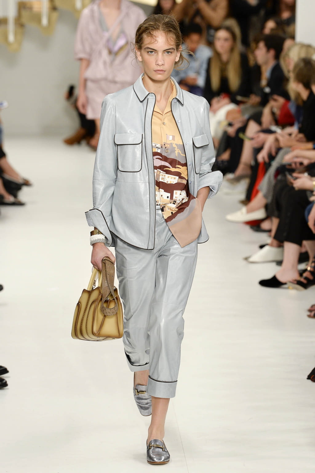 Fashion Week Milan Spring/Summer 2018 look 20 from the Tod's collection 女装