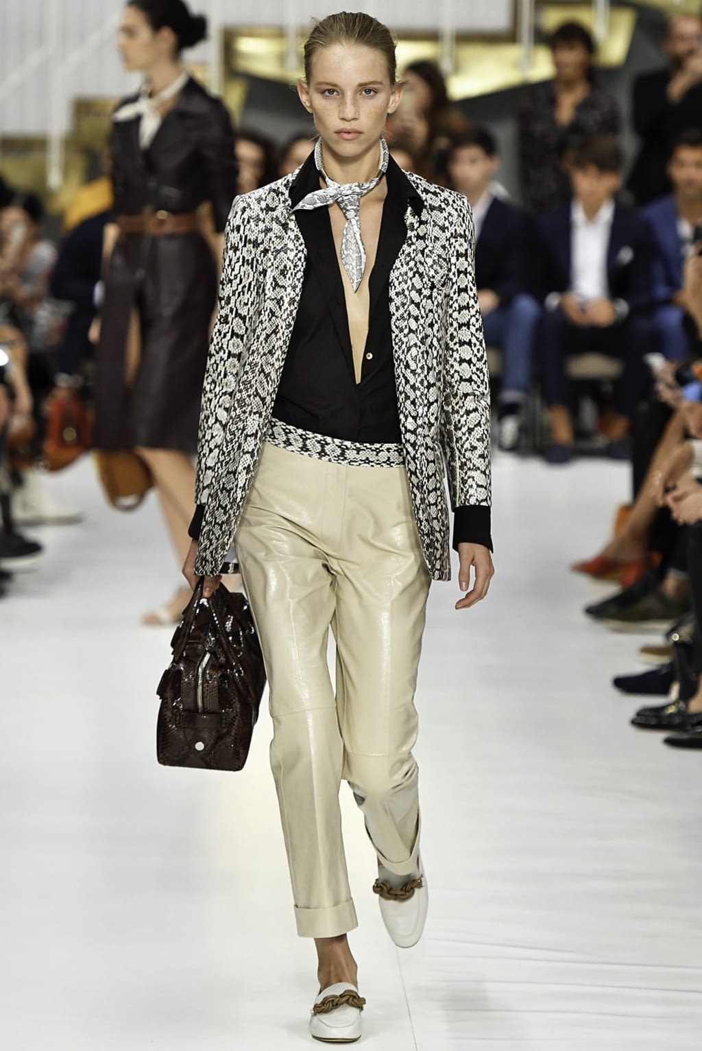 Fashion Week Milan Spring/Summer 2019 look 2 from the Tod's collection 女装