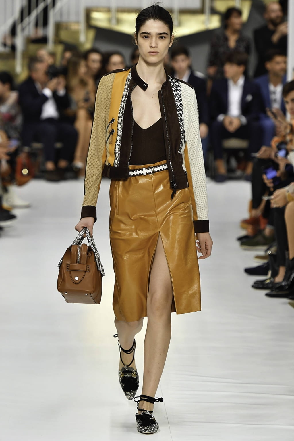 Fashion Week Milan Spring/Summer 2019 look 16 from the Tod's collection womenswear
