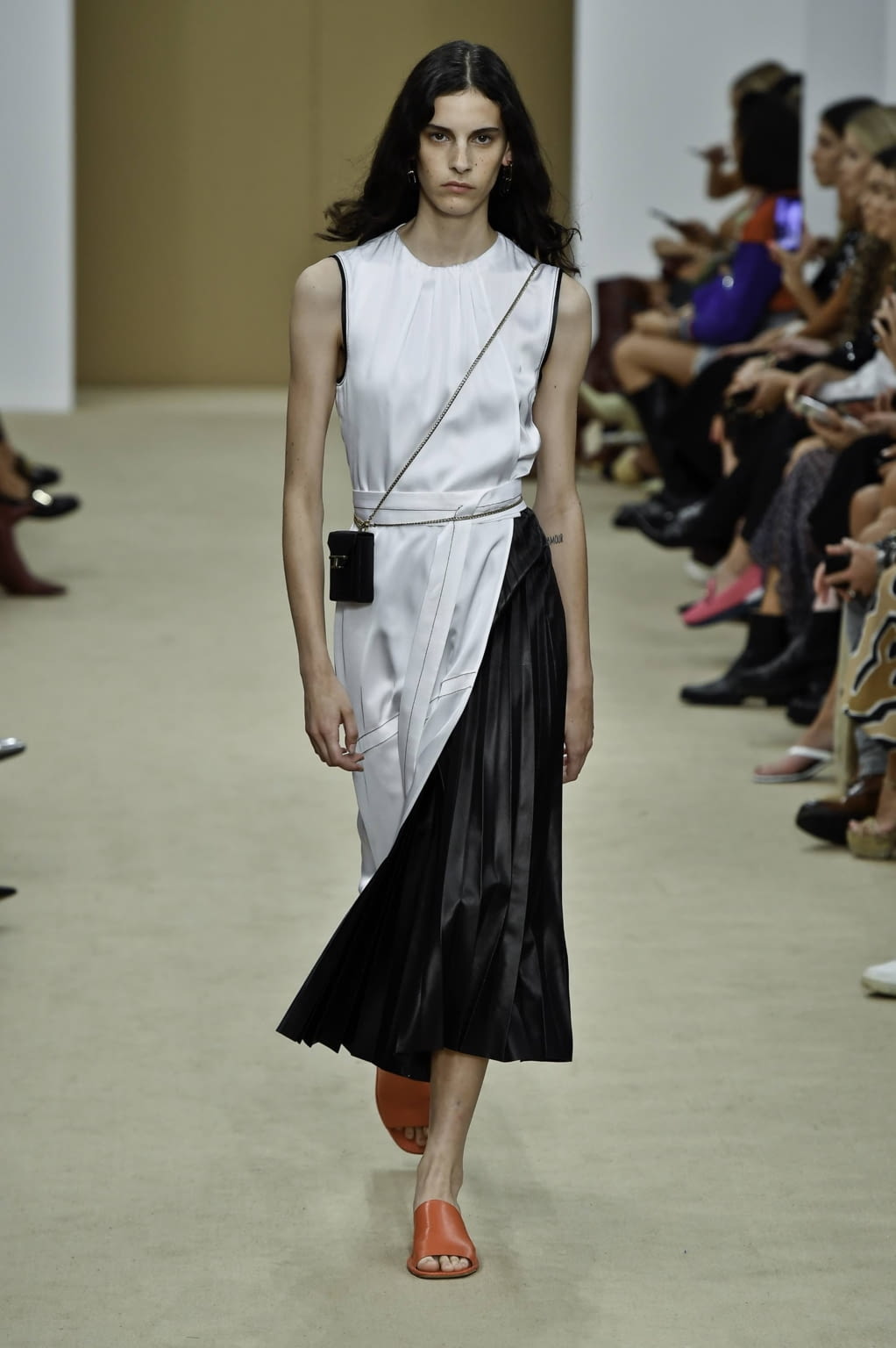 Fashion Week Milan Spring/Summer 2020 look 7 from the Tod's collection 女装
