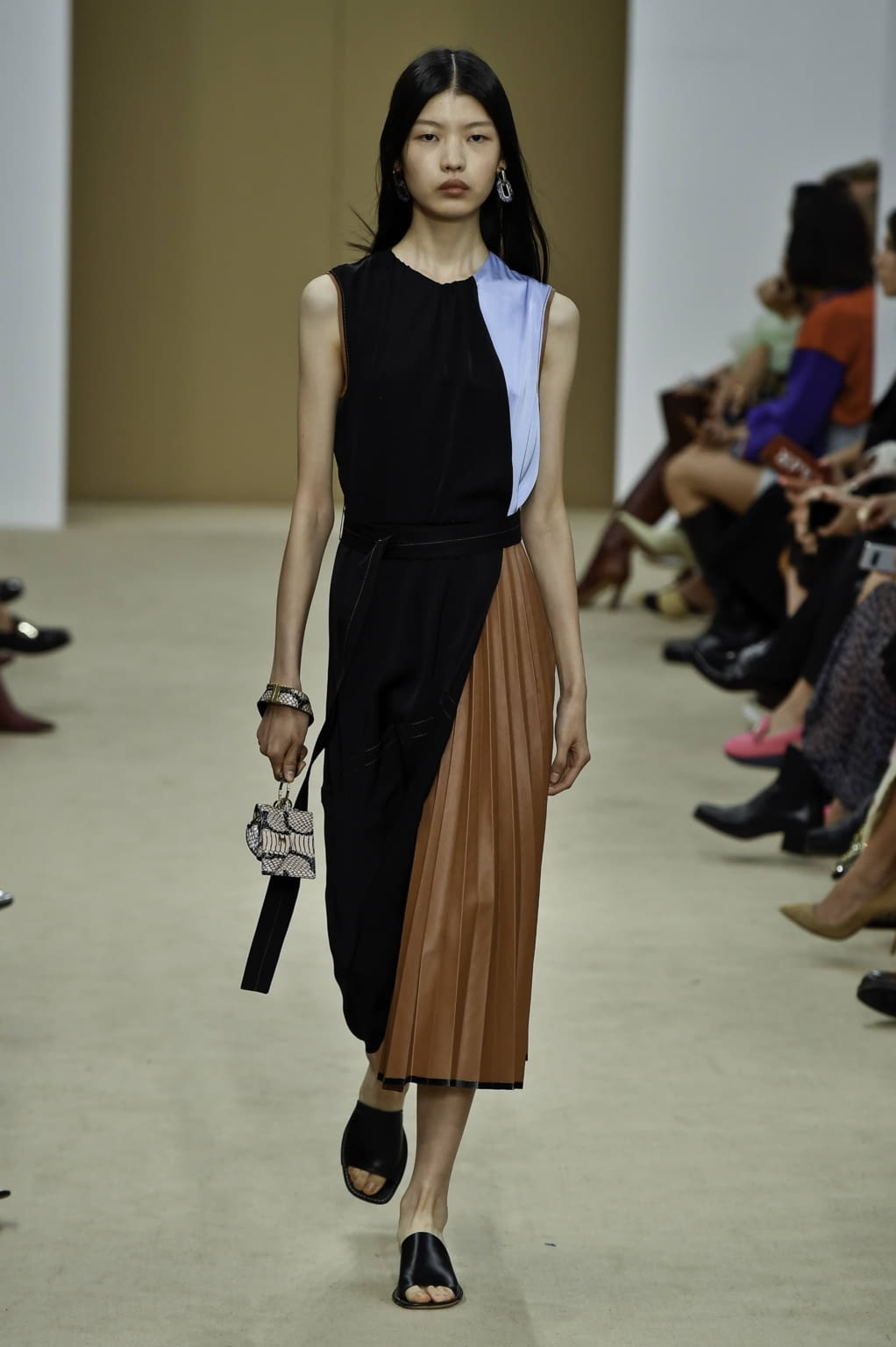 Fashion Week Milan Spring/Summer 2020 look 28 from the Tod's collection womenswear