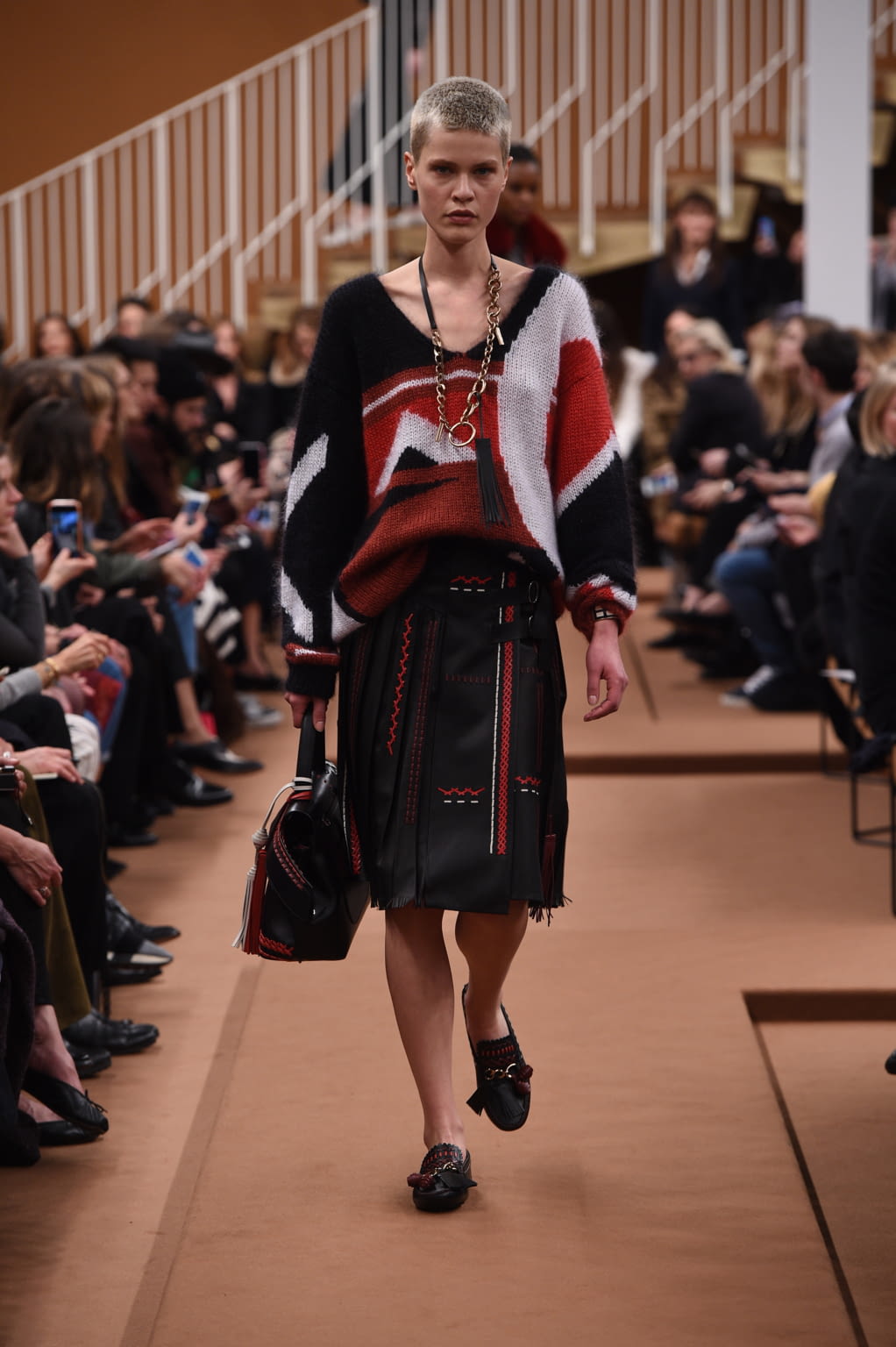 Fashion Week Milan Fall/Winter 2016 look 1 from the Tod's collection womenswear