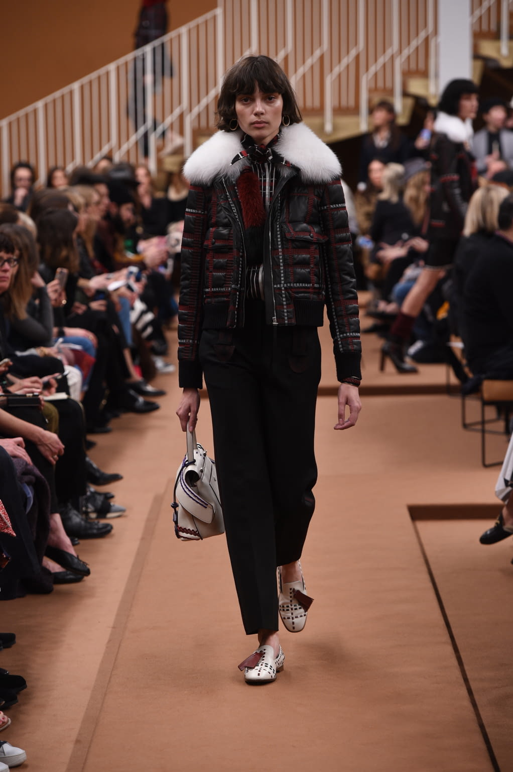 Fashion Week Milan Fall/Winter 2016 look 3 from the Tod's collection 女装