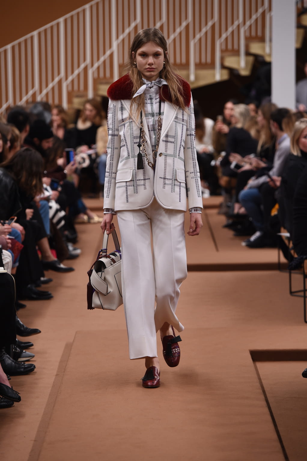Fashion Week Milan Fall/Winter 2016 look 7 from the Tod's collection 女装