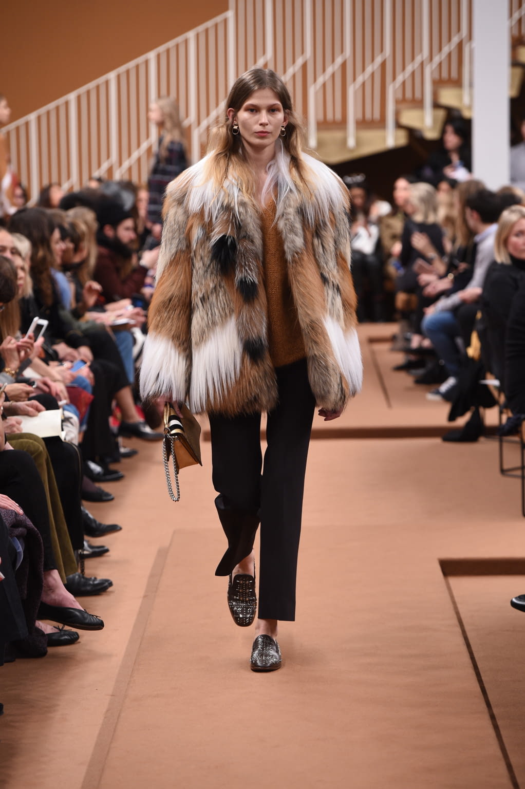 Fashion Week Milan Fall/Winter 2016 look 25 from the Tod's collection womenswear