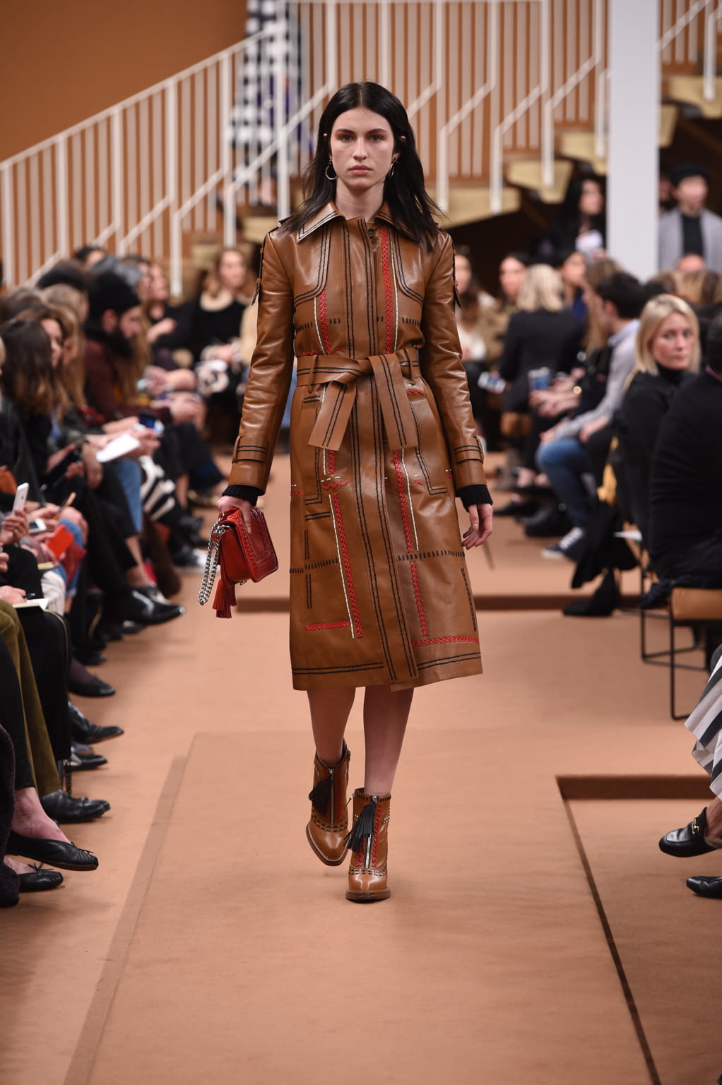 Fashion Week Milan Fall/Winter 2016 look 30 from the Tod's collection 女装