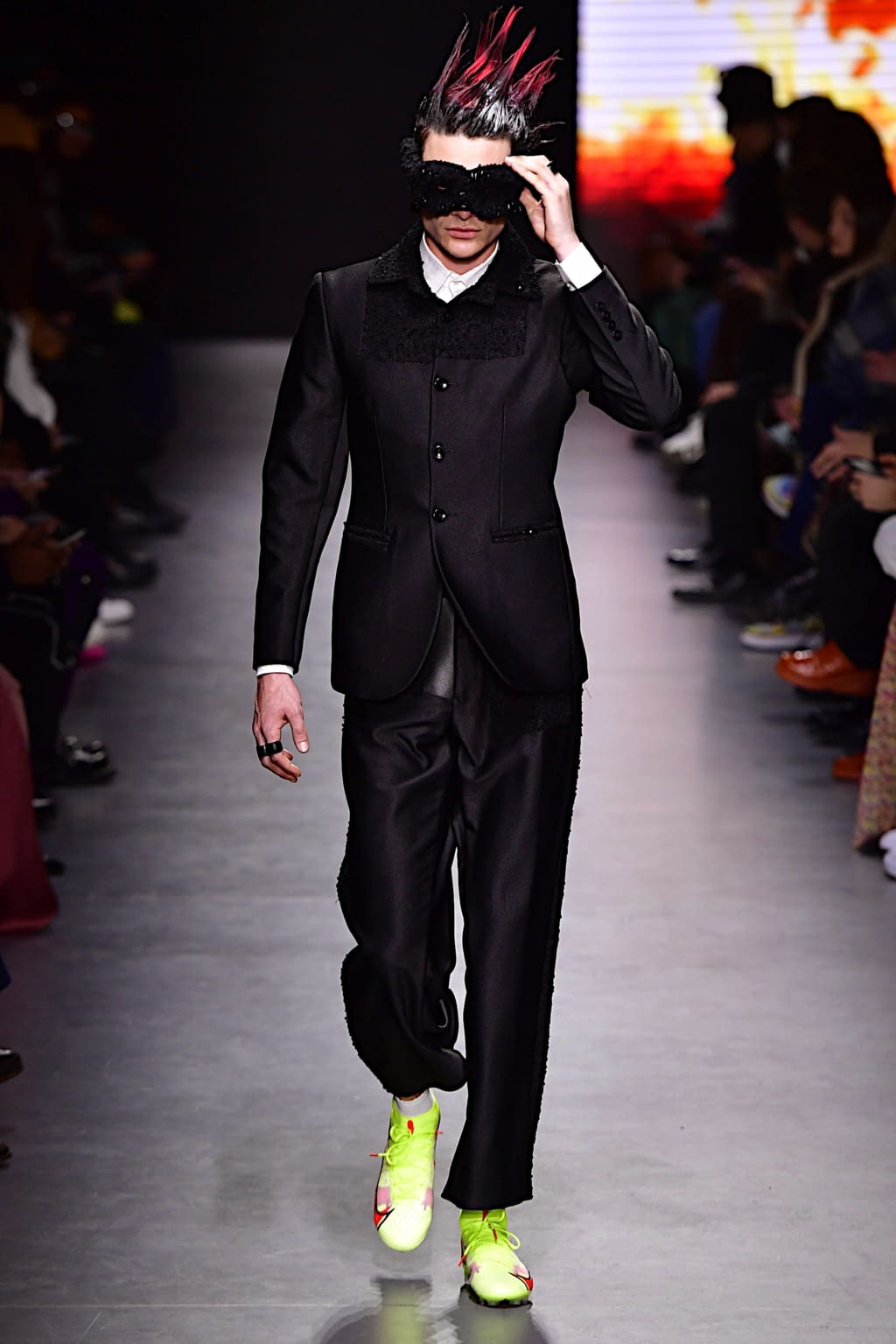 Fashion Week Milan Fall/Winter 2022 look 29 de la collection Tokyo James womenswear
