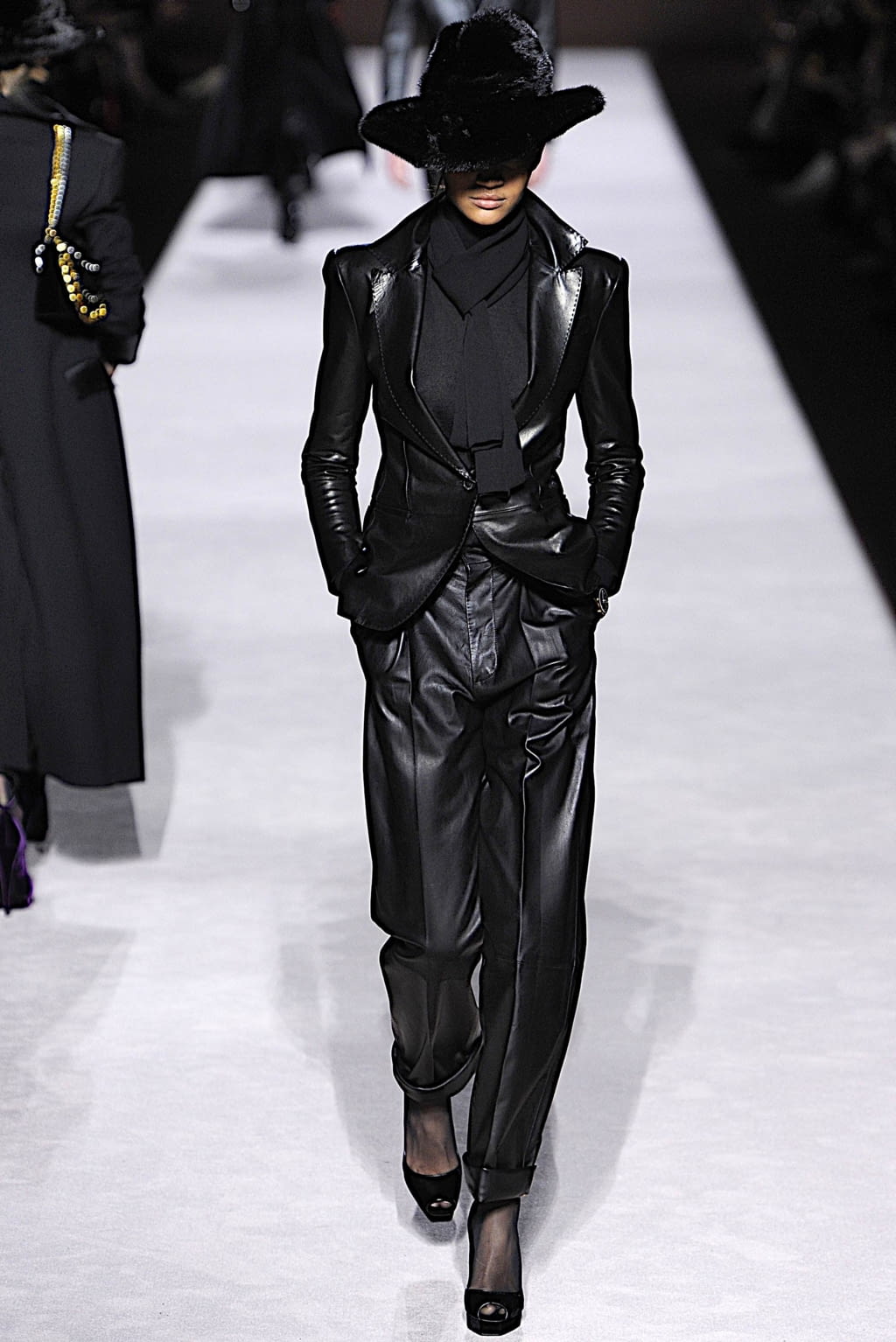 Fashion Week New York Fall/Winter 2019 look 13 from the Tom Ford collection 女装