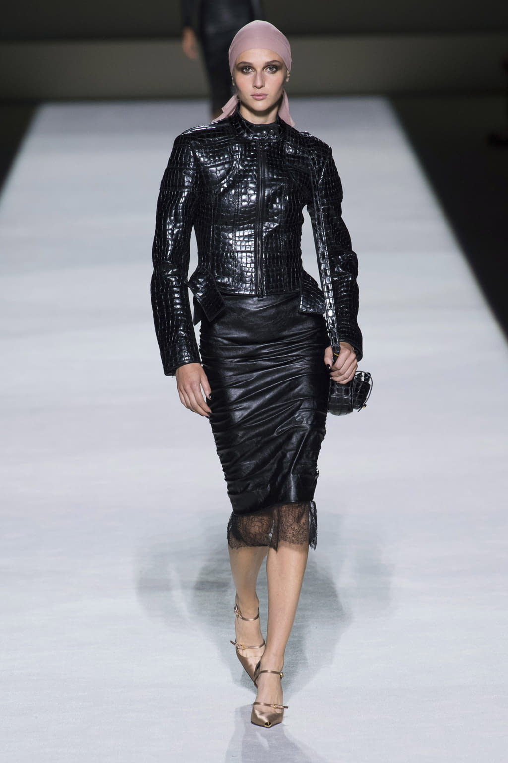 Fashion Week New York Spring/Summer 2019 look 2 from the Tom Ford collection 女装