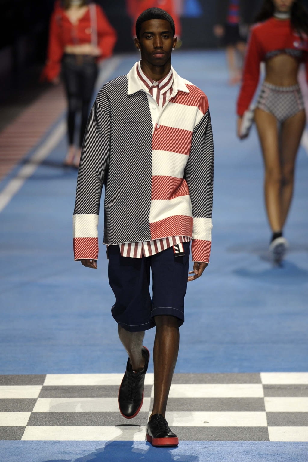 Fashion Week Milan Spring/Summer 2018 look 13 from the Tommy Hilfiger collection 女装