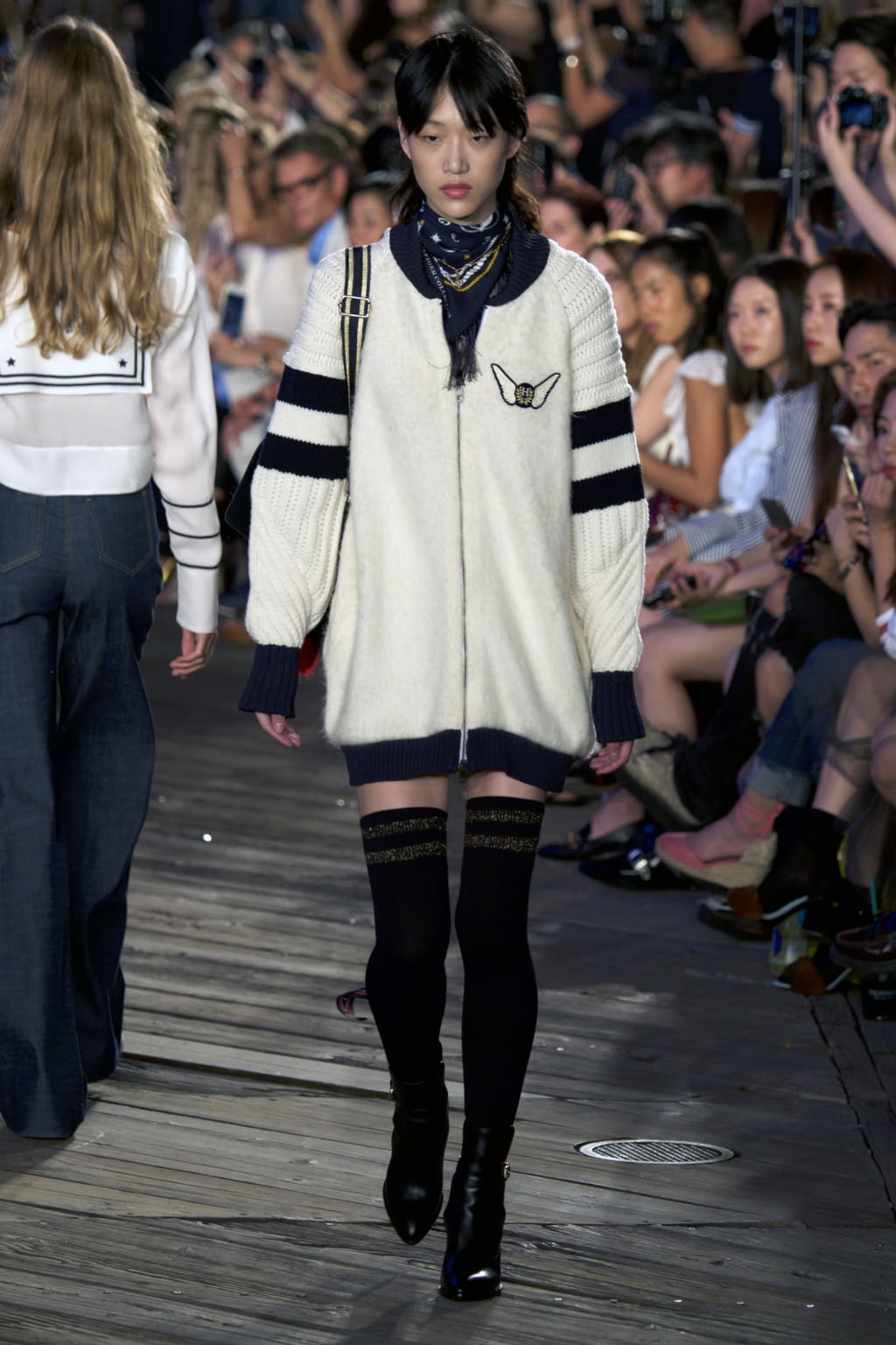Fashion Week New York Fall/Winter 2016 look 5 from the Tommy Hilfiger x Gigi Hadid collection 女装