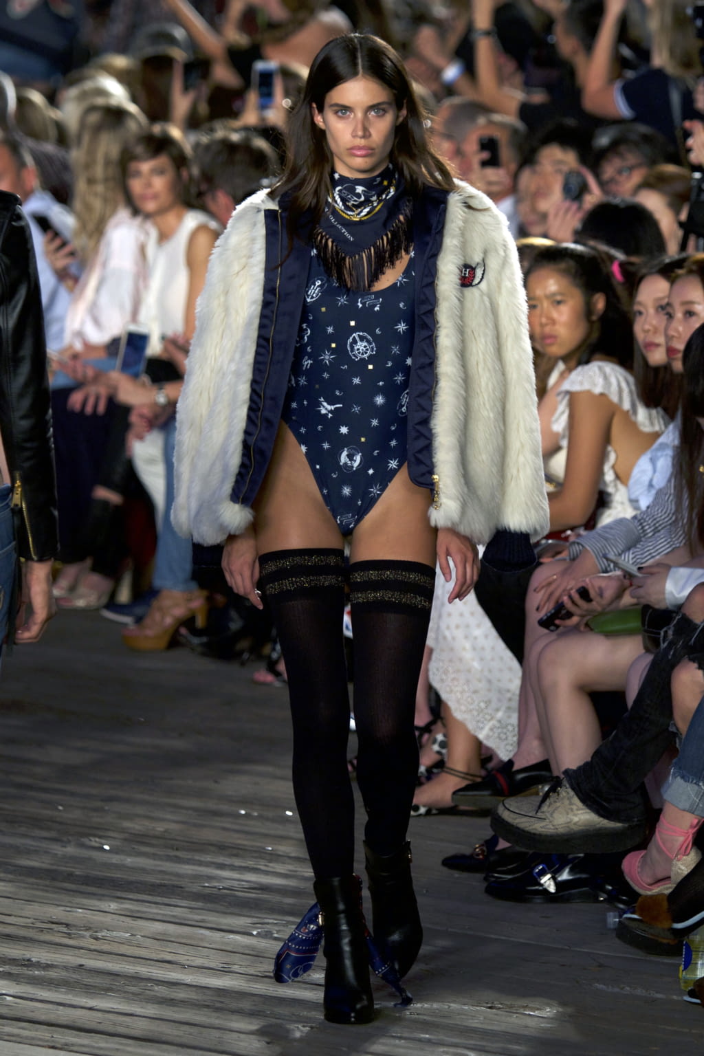 Fashion Week New York Fall/Winter 2016 look 10 de la collection Tommy Hilfiger x Gigi Hadid womenswear