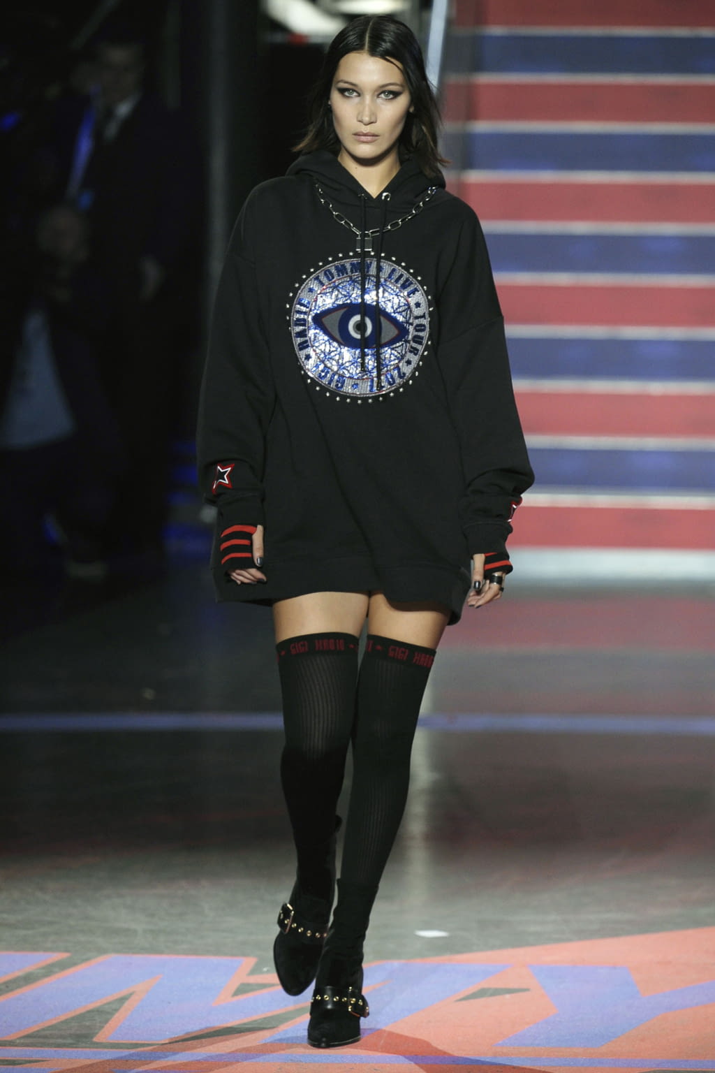 Fashion Week London Fall/Winter 2017 look 2 from the Tommy Hilfiger collection 女装
