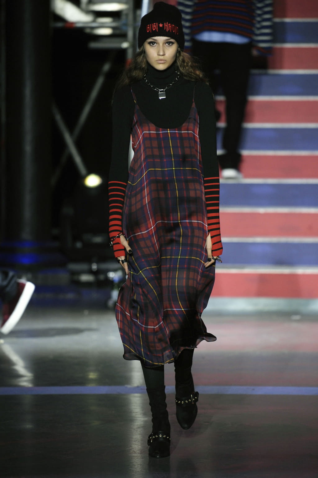 Fashion Week London Fall/Winter 2017 look 14 from the Tommy Hilfiger collection 女装