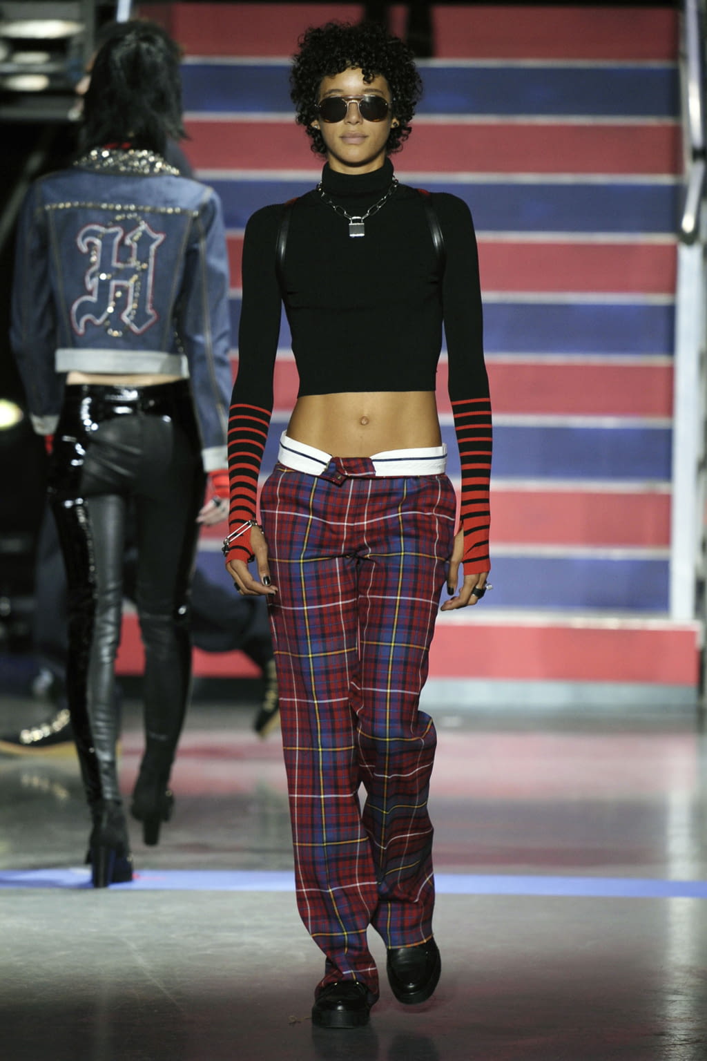 Fashion Week London Fall/Winter 2017 look 15 from the Tommy Hilfiger collection womenswear