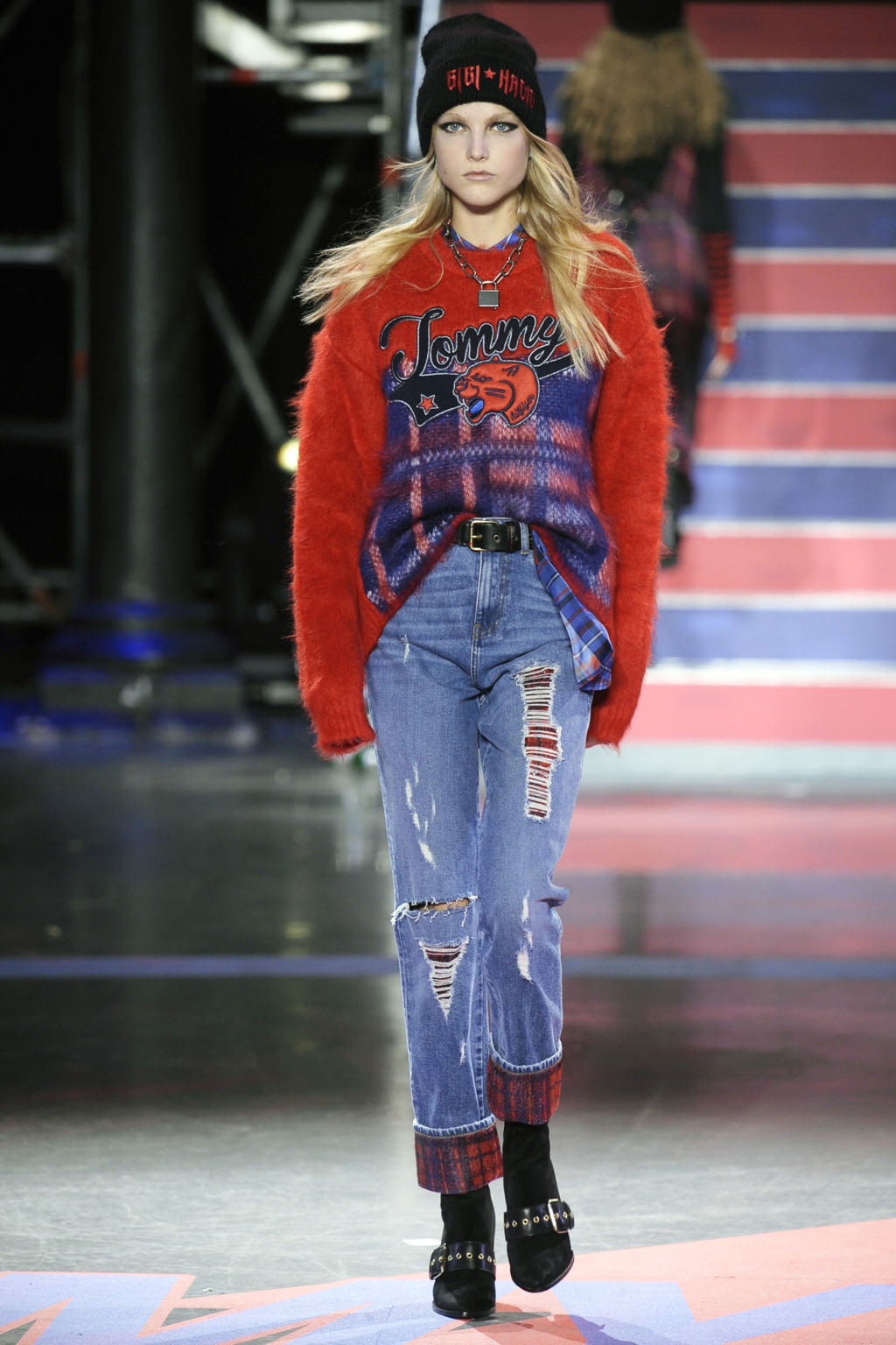 Fashion Week London Fall/Winter 2017 look 20 from the Tommy Hilfiger collection womenswear