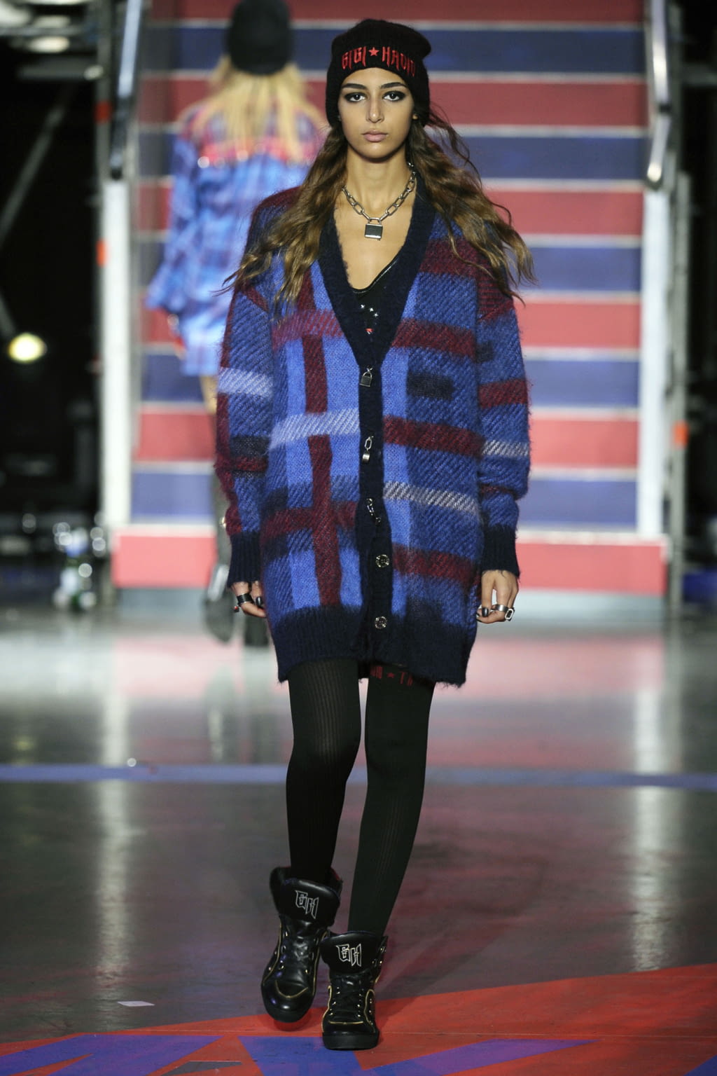 Fashion Week London Fall/Winter 2017 look 22 from the Tommy Hilfiger collection womenswear