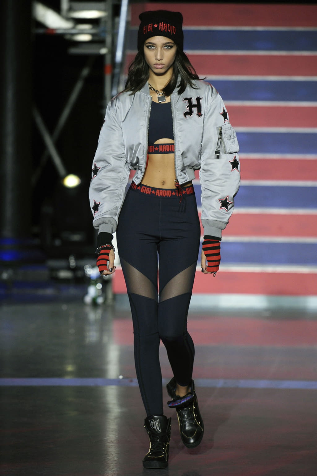 Fashion Week London Fall/Winter 2017 look 24 from the Tommy Hilfiger collection 女装