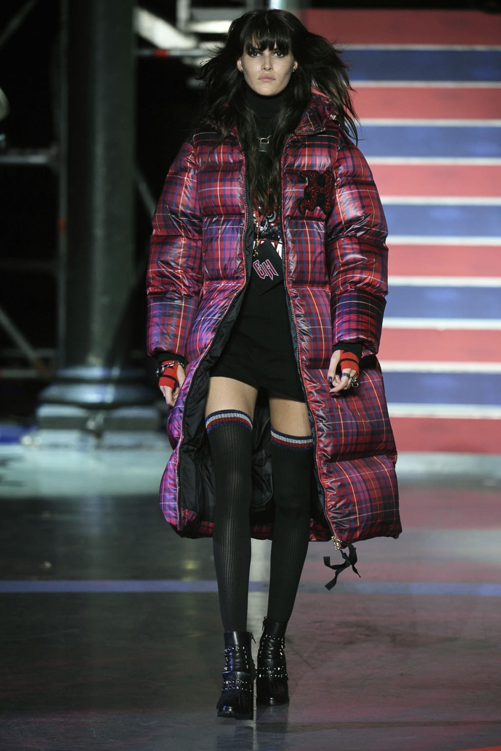 Fashion Week London Fall/Winter 2017 look 40 from the Tommy Hilfiger collection womenswear