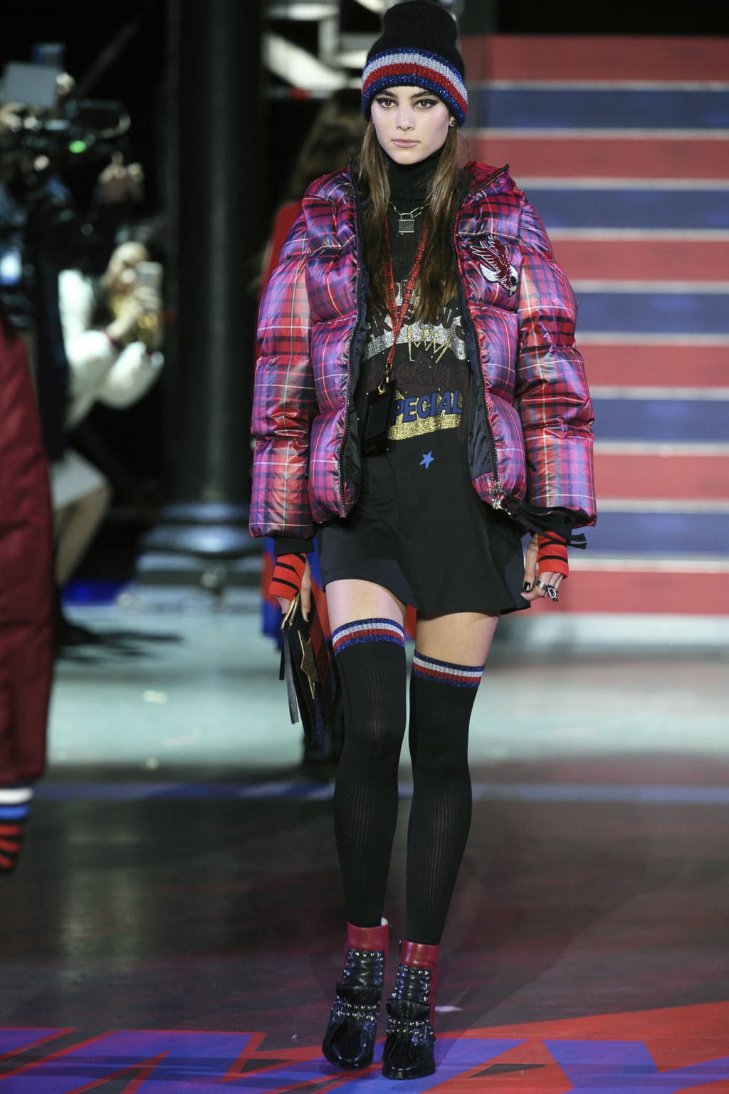 Fashion Week London Fall/Winter 2017 look 41 from the Tommy Hilfiger collection womenswear