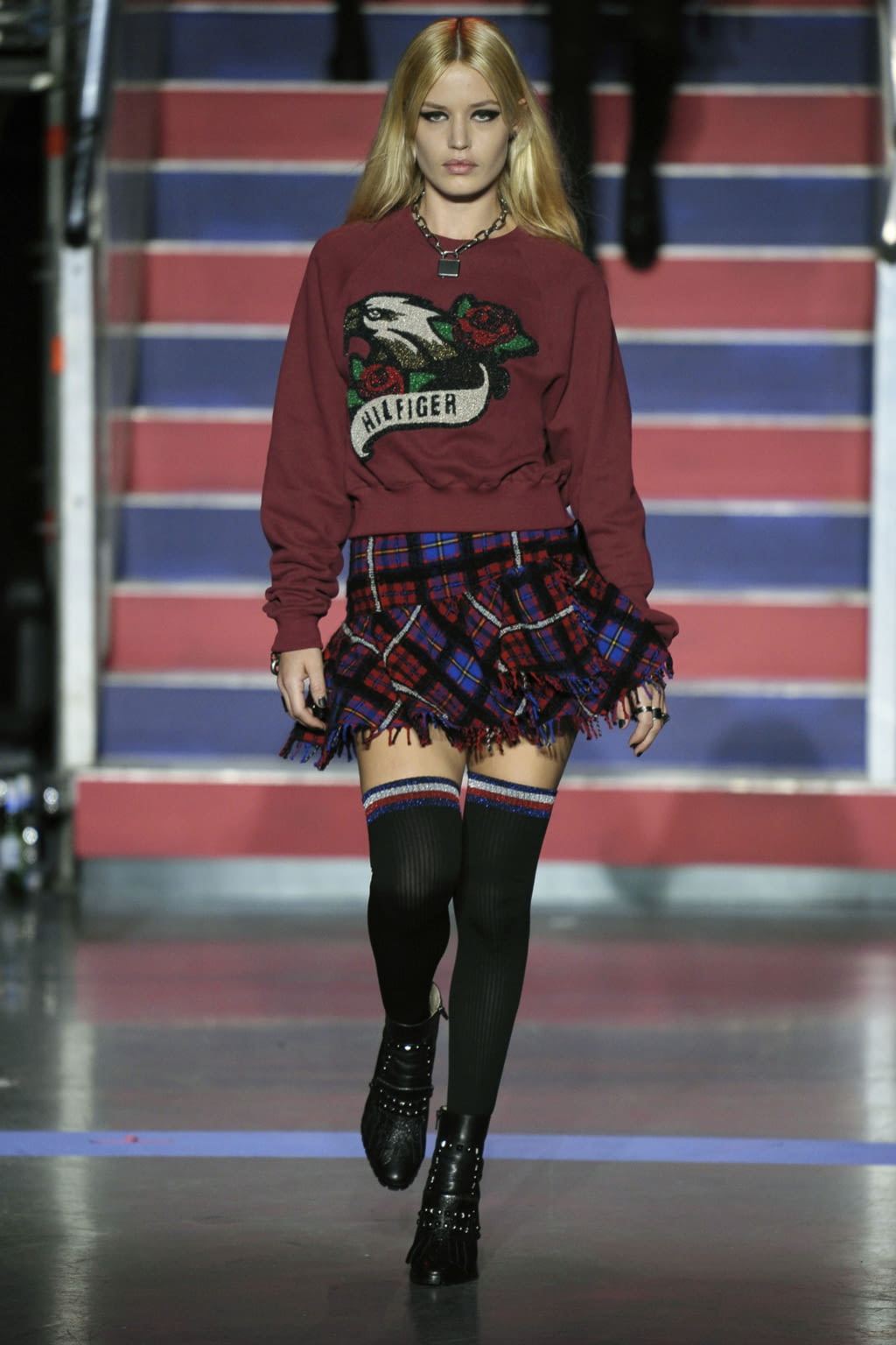 Fashion Week London Fall/Winter 2017 look 48 from the Tommy Hilfiger collection 女装