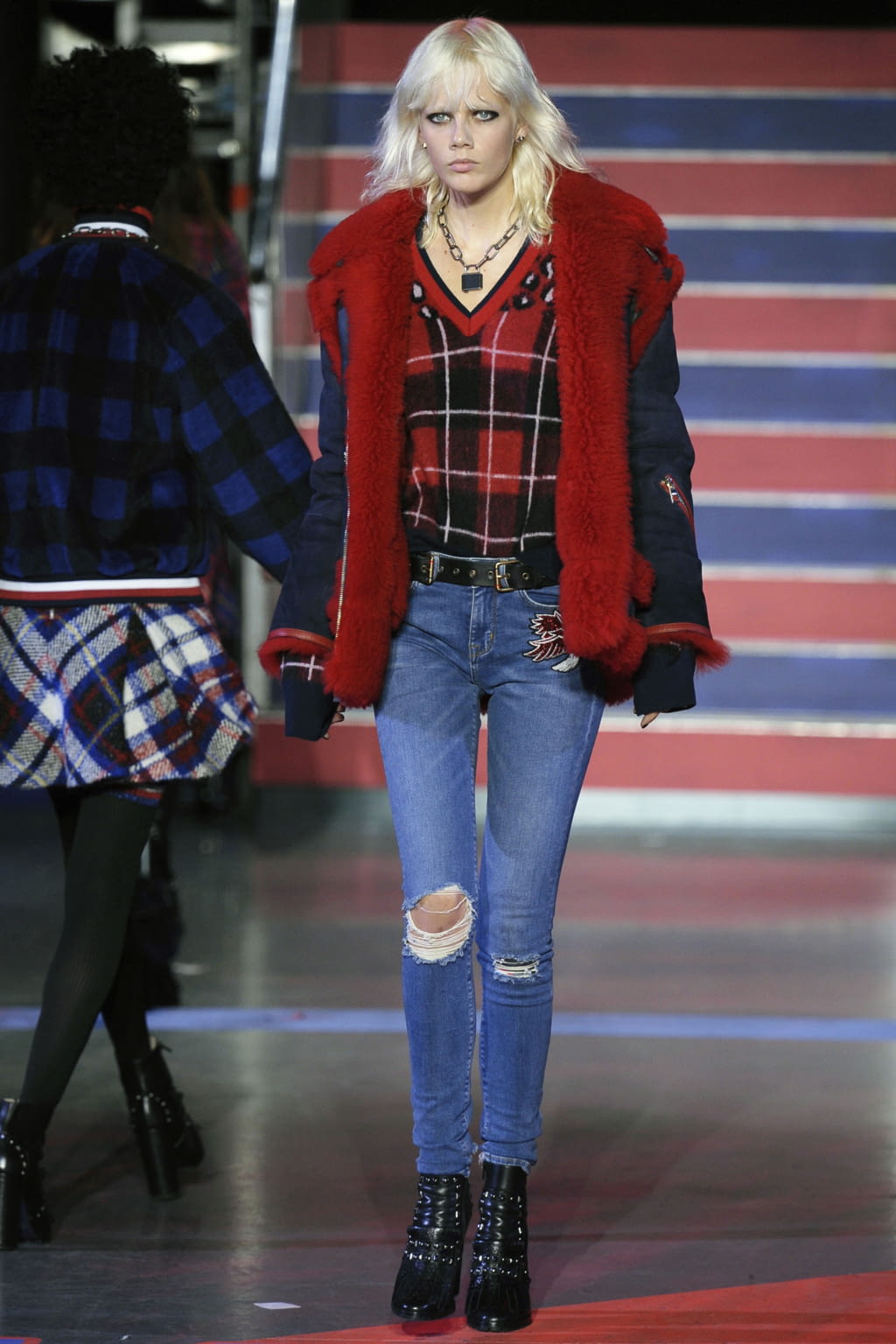 Fashion Week London Fall/Winter 2017 look 51 from the Tommy Hilfiger collection womenswear