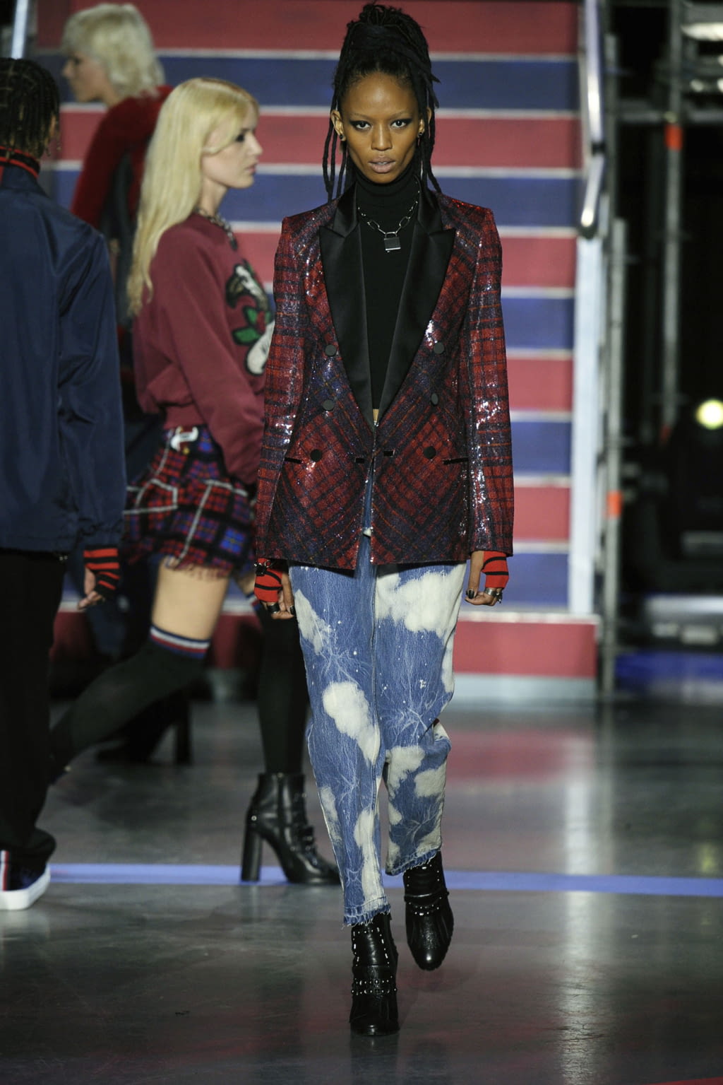 Fashion Week London Fall/Winter 2017 look 53 from the Tommy Hilfiger collection 女装