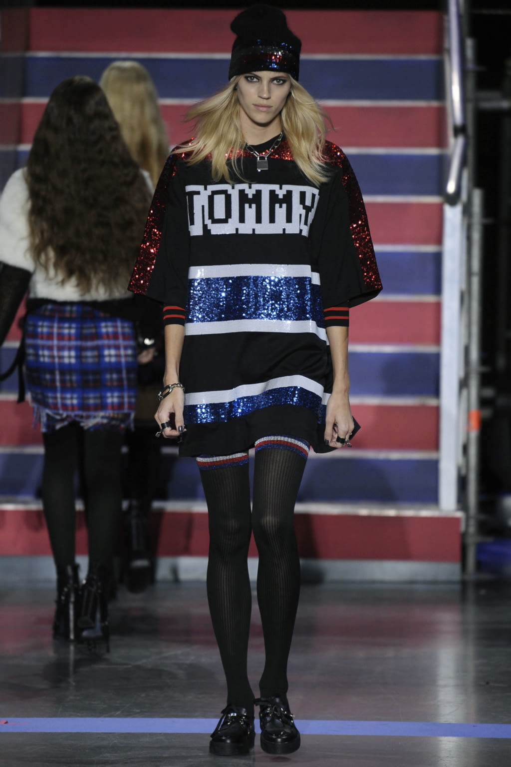 Fashion Week London Fall/Winter 2017 look 55 from the Tommy Hilfiger collection 女装