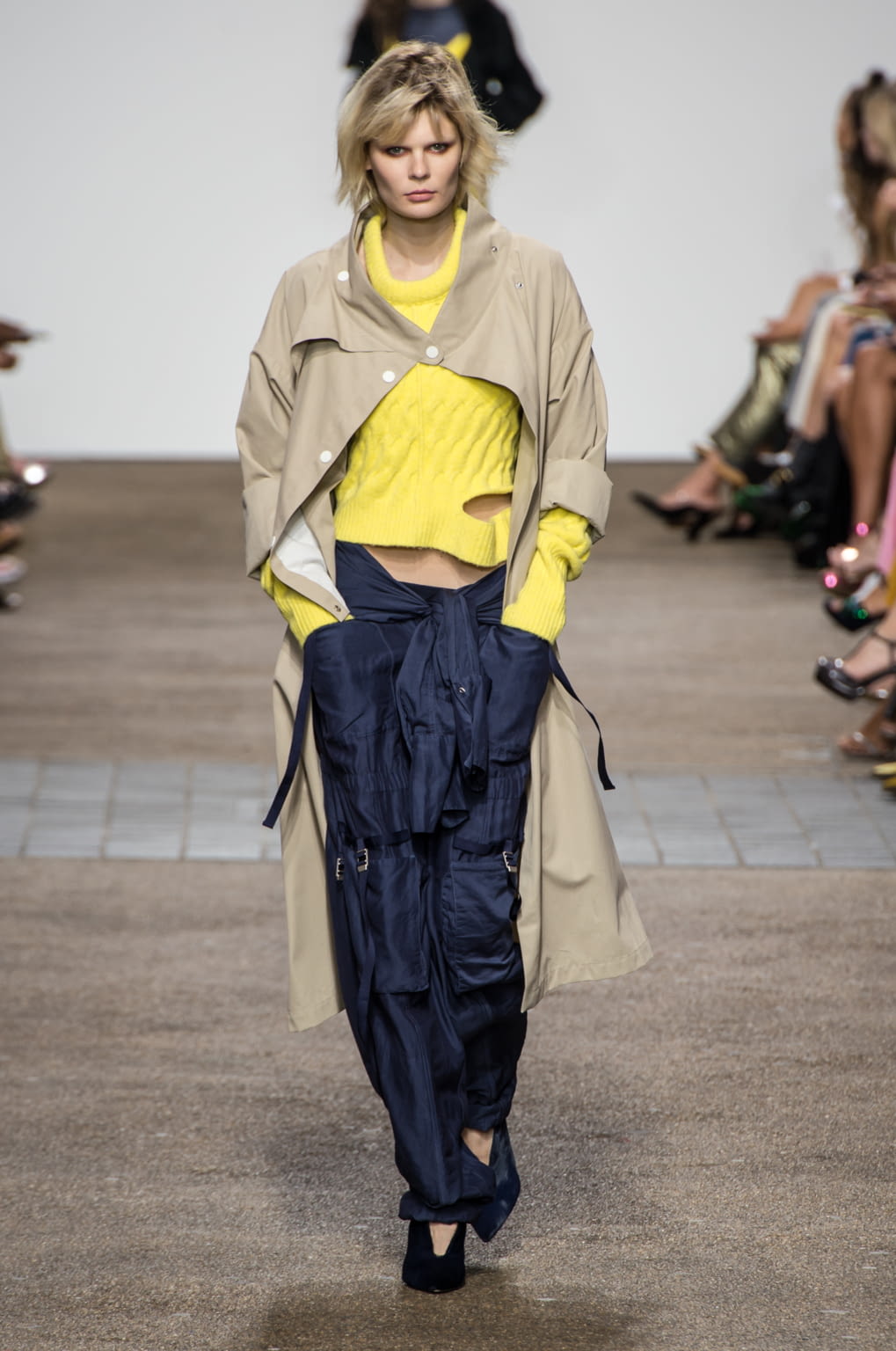 Fashion Week London Spring/Summer 2017 look 21 from the Topshop collection 女装