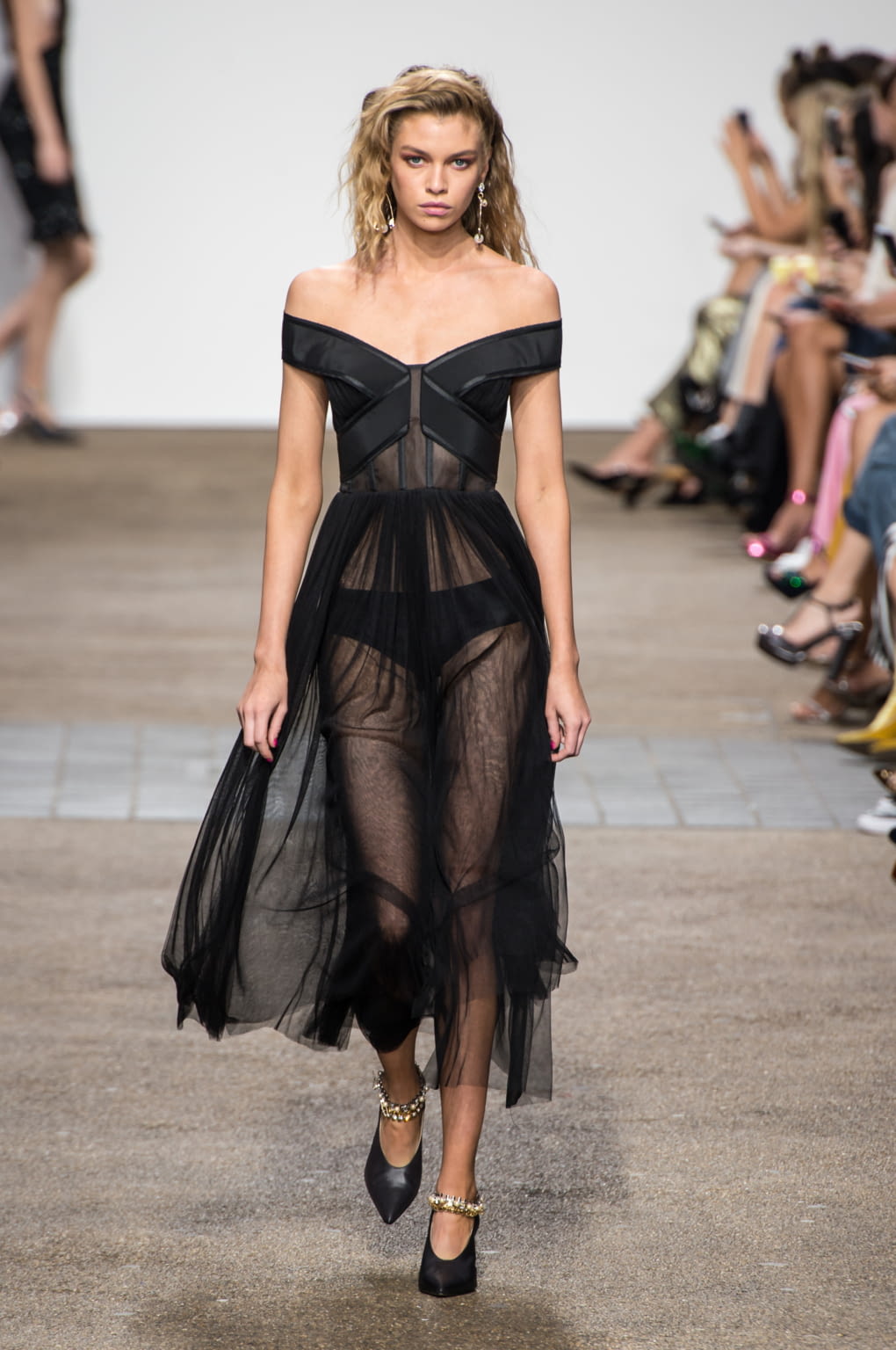 Fashion Week London Spring/Summer 2017 look 36 from the Topshop collection womenswear