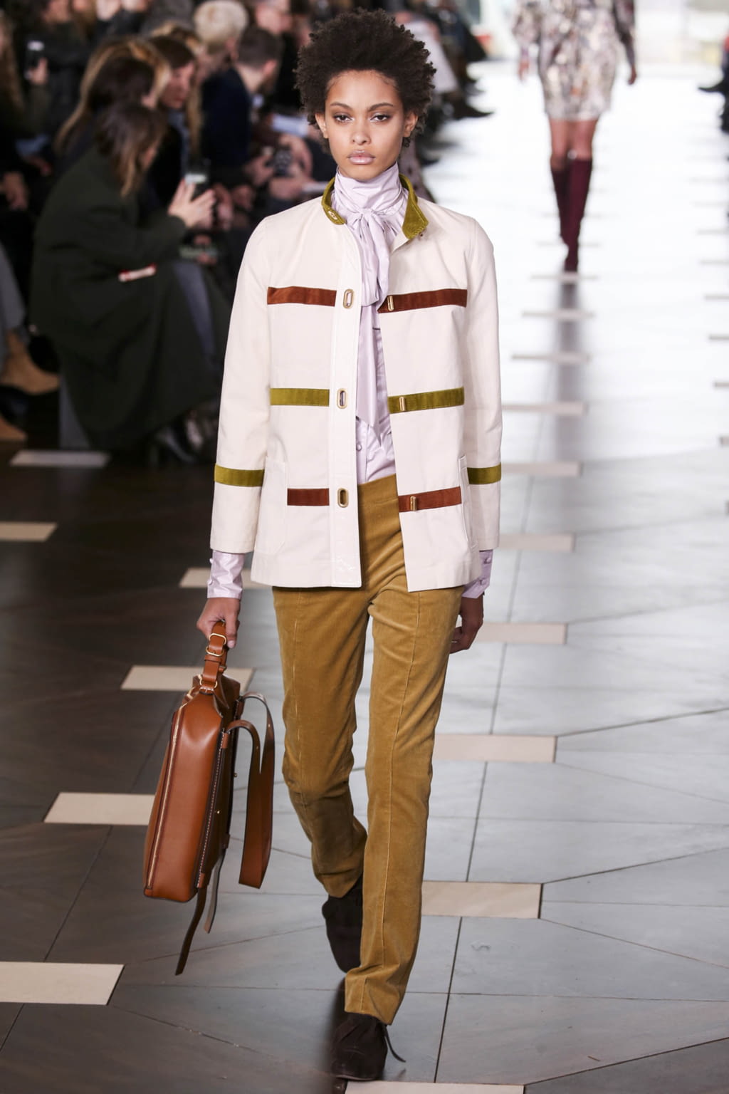 Fashion Week New York Fall/Winter 2017 look 19 from the Tory Burch collection 女装