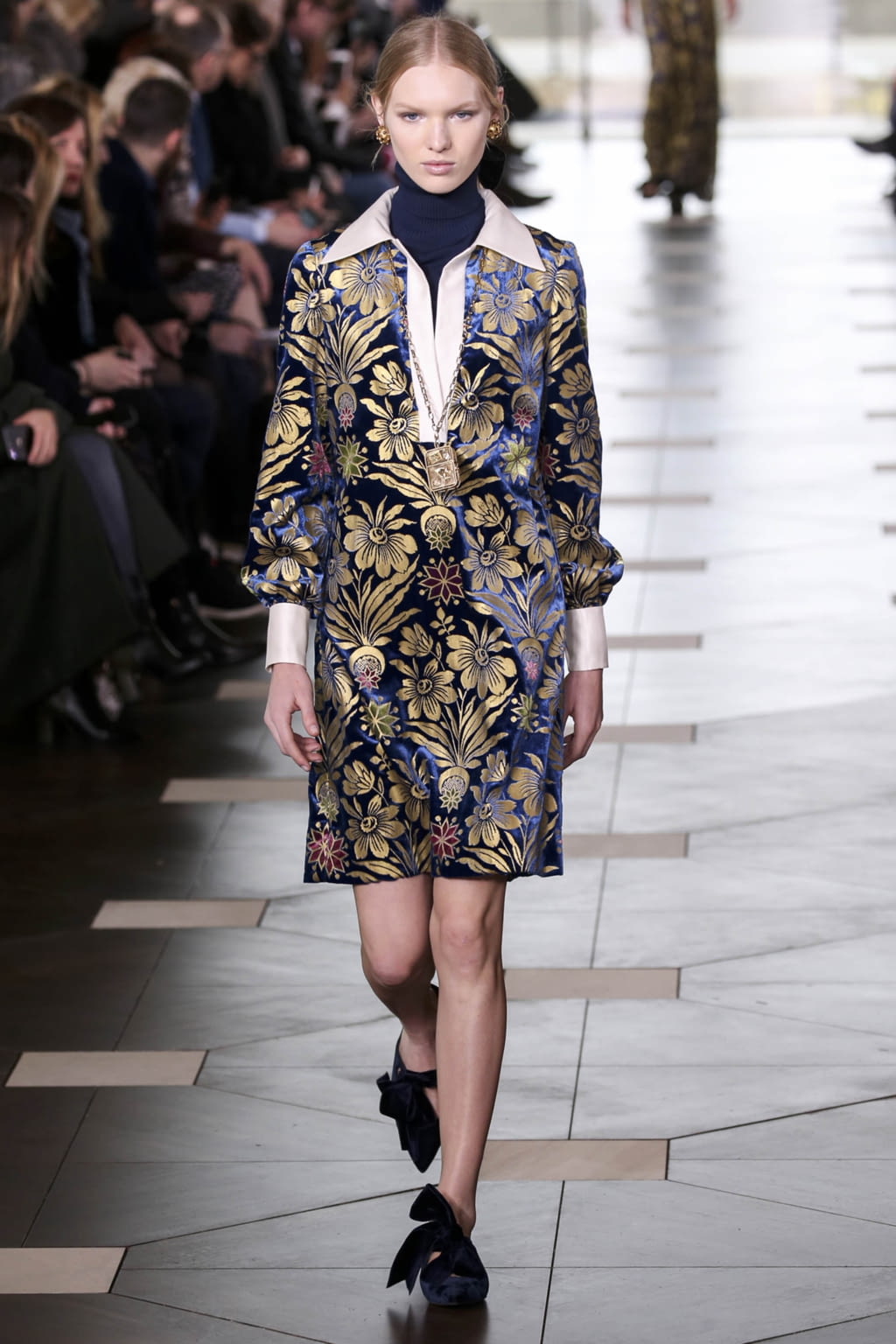 Fashion Week New York Fall/Winter 2017 look 28 from the Tory Burch collection 女装