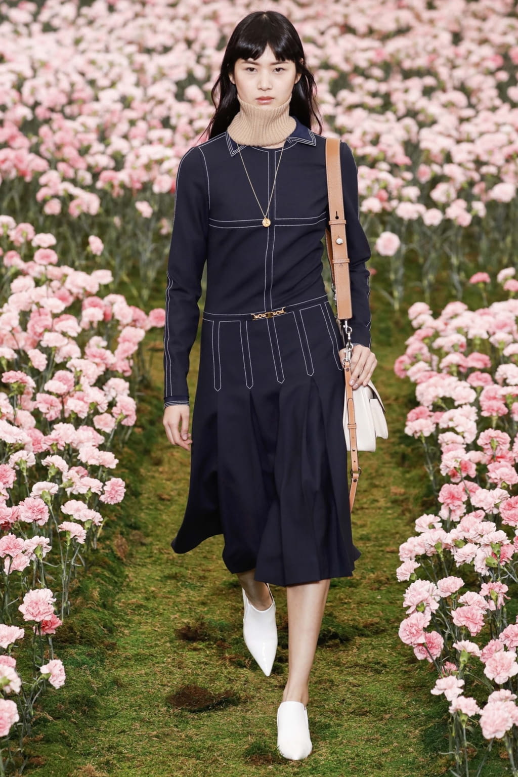 Fashion Week New York Fall/Winter 2018 look 16 from the Tory Burch collection womenswear