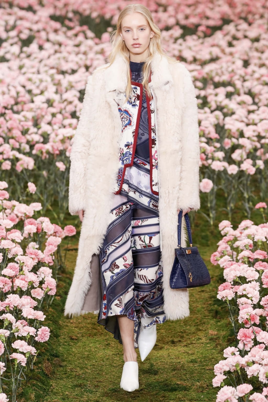 Fashion Week New York Fall/Winter 2018 look 17 from the Tory Burch collection 女装