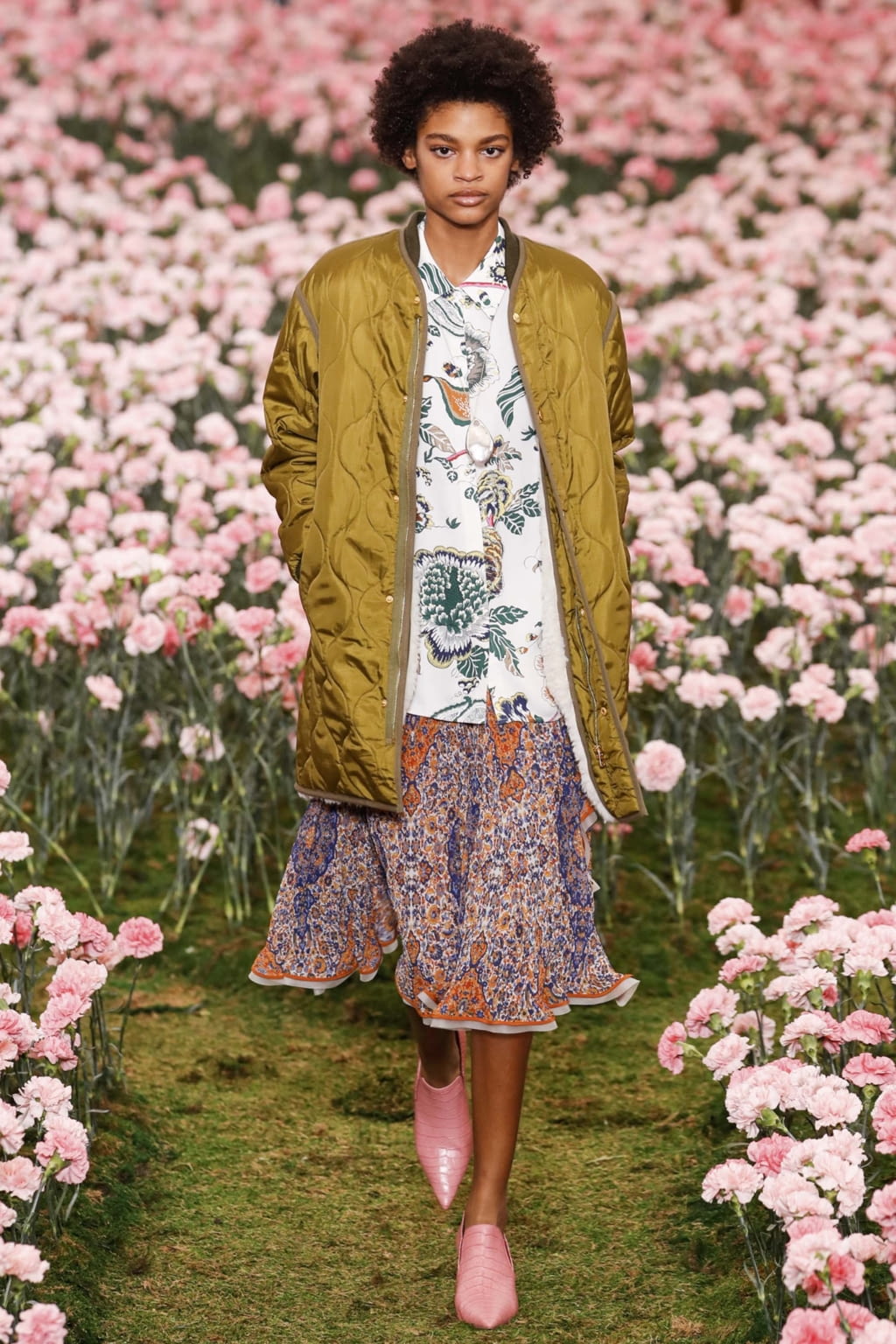 Fashion Week New York Fall/Winter 2018 look 39 from the Tory Burch collection 女装