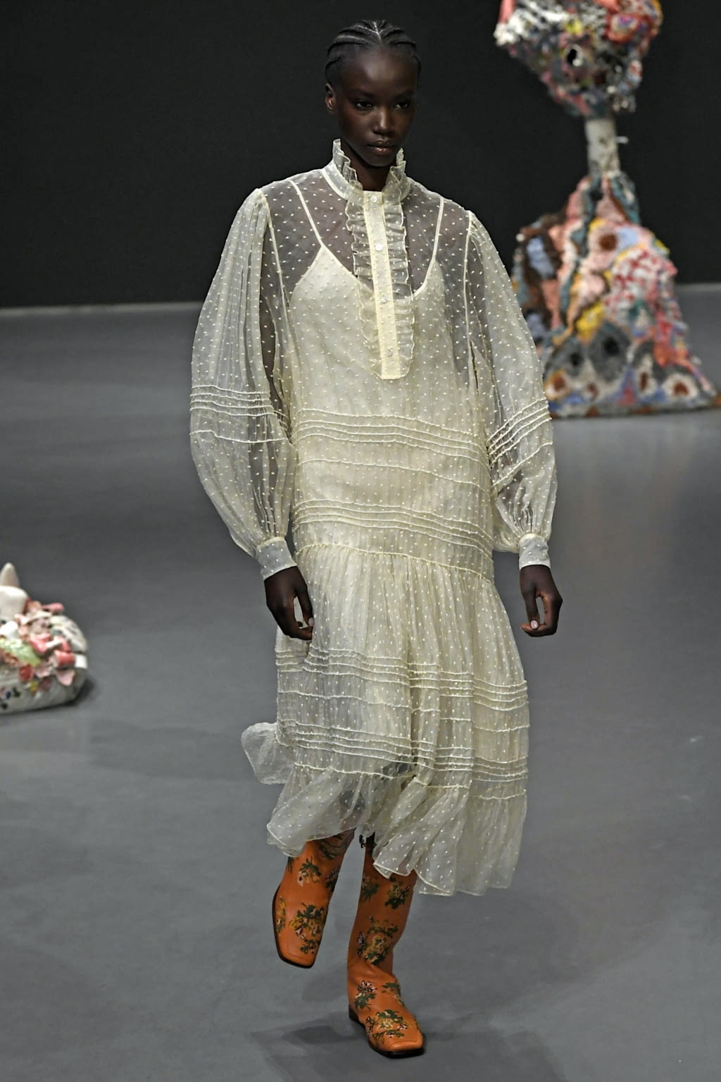 Fashion Week New York Fall/Winter 2020 look 2 from the Tory Burch collection womenswear